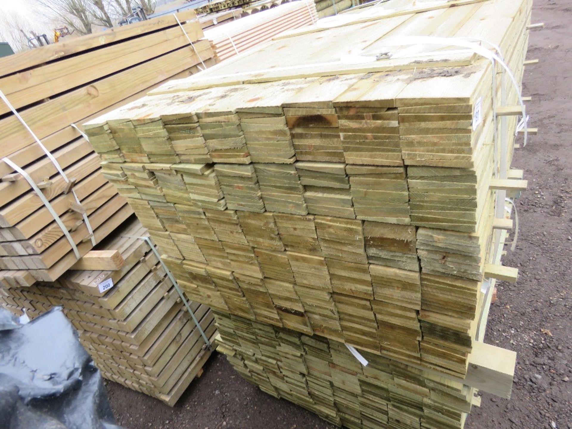 PACK OF PRESSURE TREATED FEATHER EDGE TIMBER CLADDING BOARDS: 1.2M LENGTH X 100MM WIDTH APPROX. - Image 2 of 4