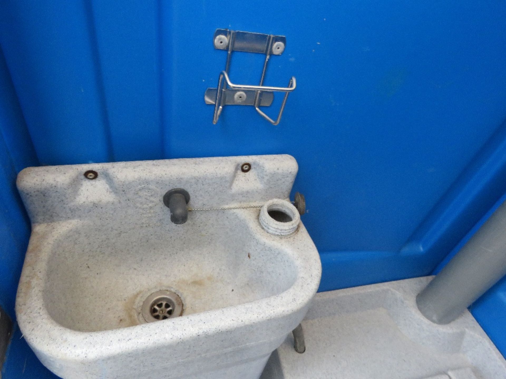 PORTABLE BUILDER'S / EVENTS TOILET. READY TO GO, EMPTIED AND FRESH BLUE ADDED. THIS LOT IS SOLD U - Image 5 of 5