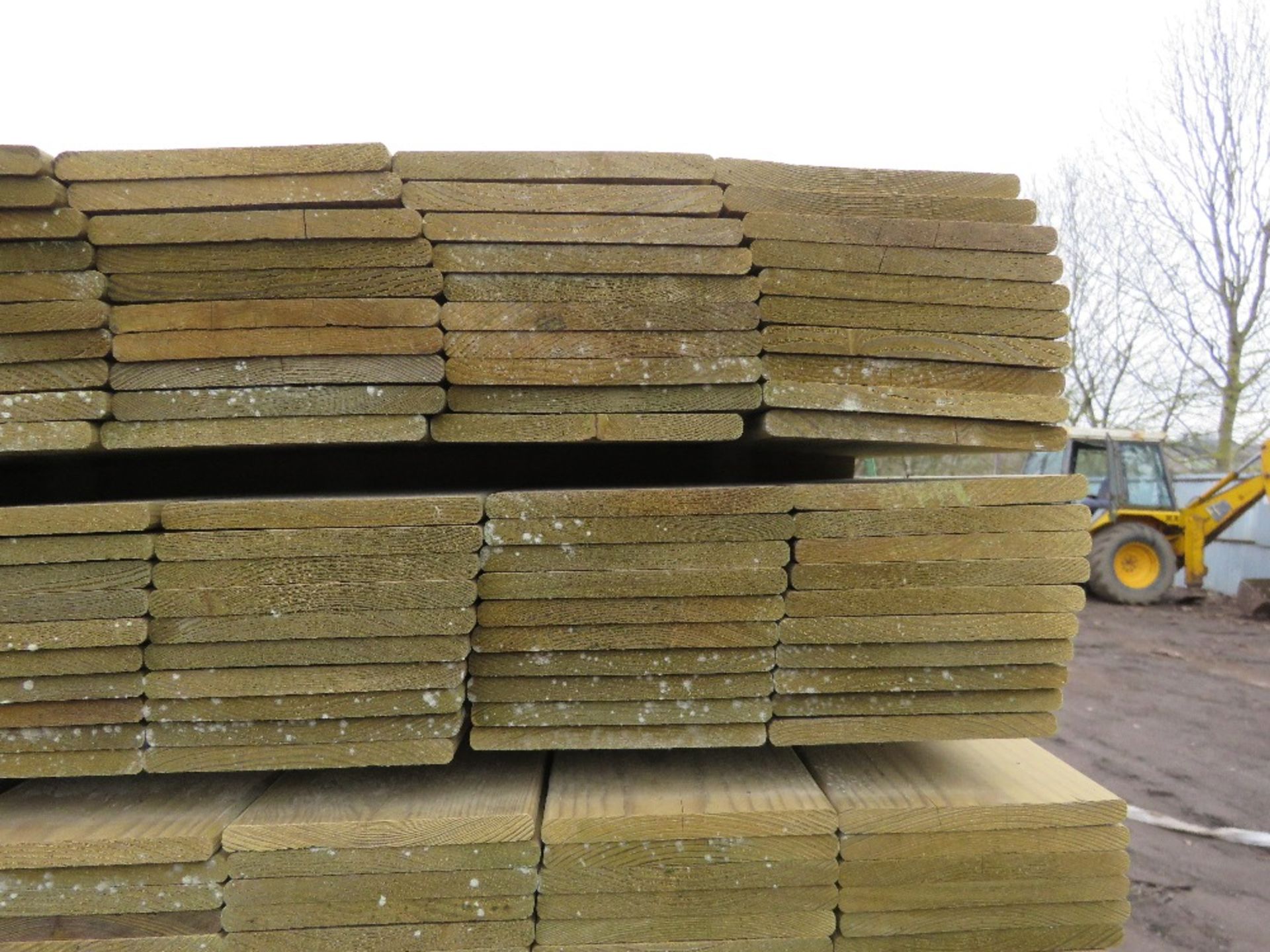 2 X PALLETS OF TREATED HIT AND MISS FENCE CLADDING BOARDS 1.04M LENGTH X 100MM WIDTH APPROX. - Image 6 of 6