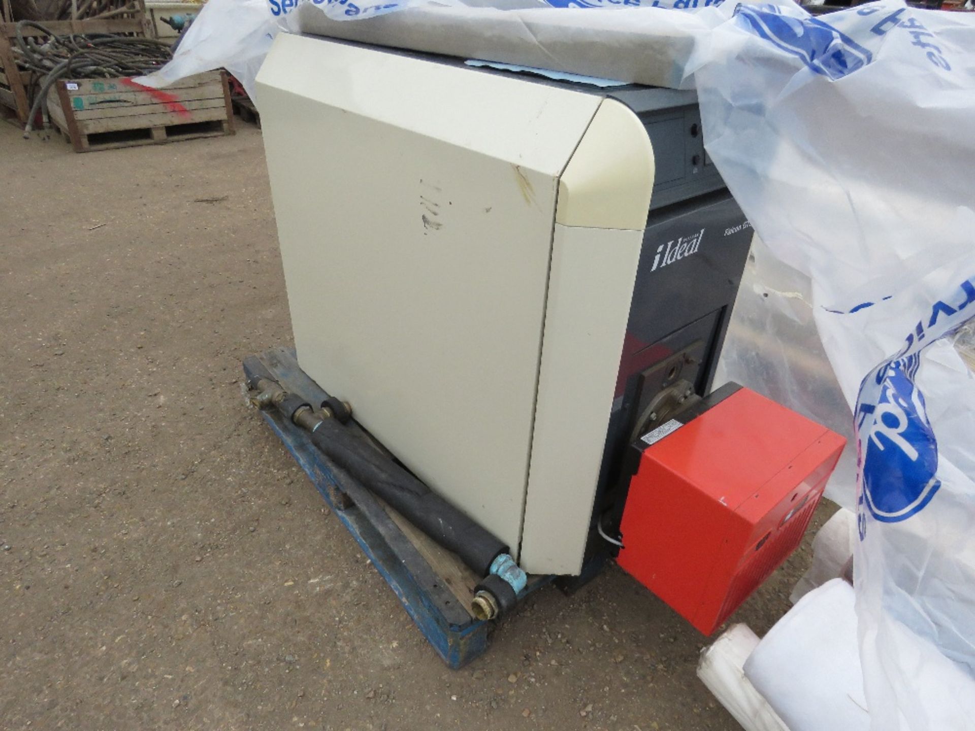 IDEAL FALCON GTE GT210 HEATER WITH CHIMNEY SECTIONS, PREVIOUSLY USED ON LIQUID FUEL. SOURCED FROM MU