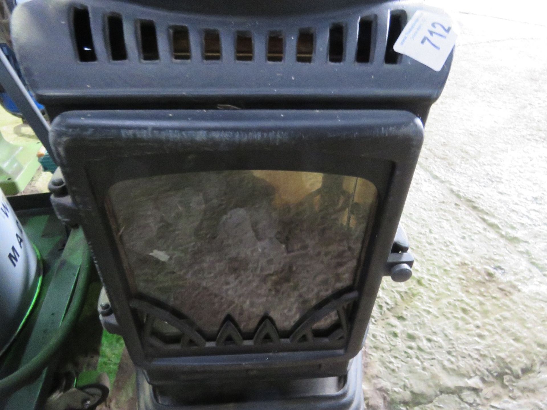 GAS POWERED ROOM STOVE. PREVIOUS DAMAGE ON LEG, REQUIRES A REGULATOR. THIS LOT IS SOLD UNDER THE - Image 3 of 5