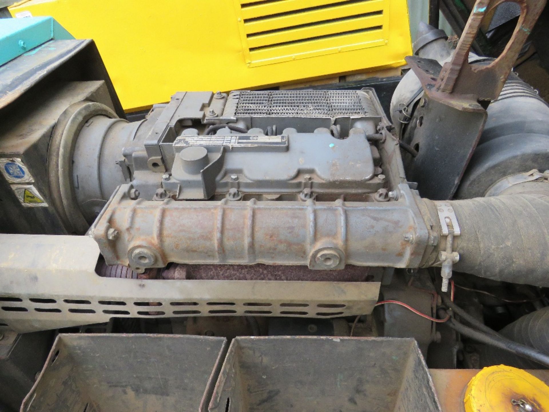 INGERSOLL RAND P130 TOWED COMPRESSOR WITH A DEUTZ ENGINE, YEAR 1999 BUILD. WHEN TESTED WAS SEEN TO R - Image 2 of 5