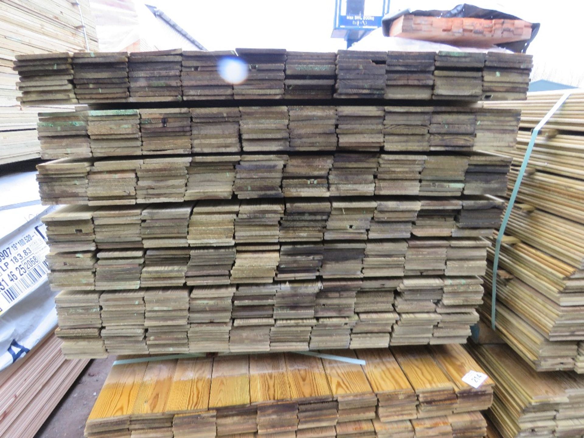 LARGE PACK OF PRESSURE TREATED HIT AND MISS TIMBER CLADDING BOARDS: 1.64M LENGTH X 100MM WIDTH APPRO - Image 2 of 2