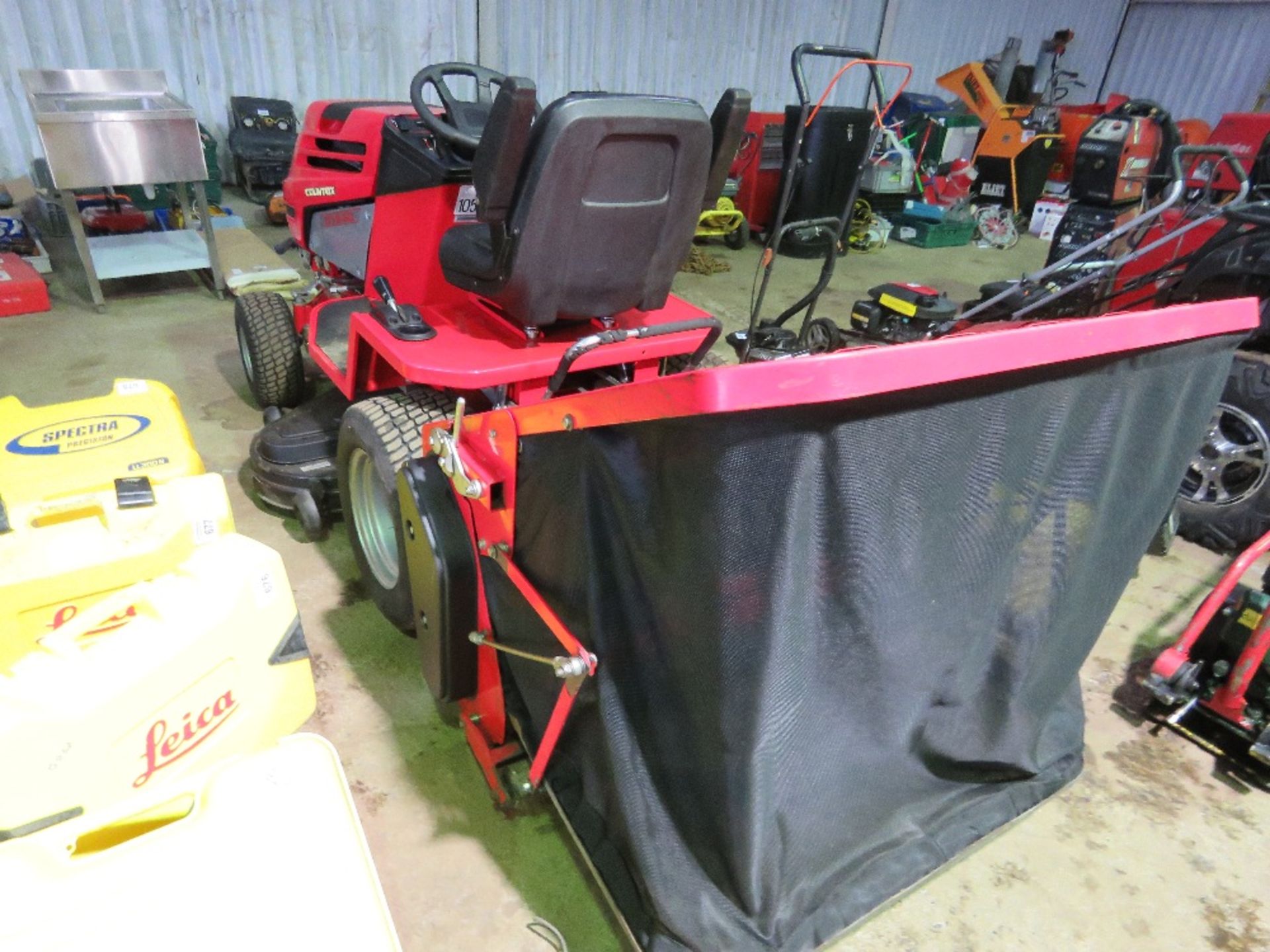 COUNTAX D1850 DIESEL ENGINED RIDE ON MOWER WITH REAR COLLECTOR AND ELECTRIC HEIGHT CONTROL. 292 REC - Bild 6 aus 13