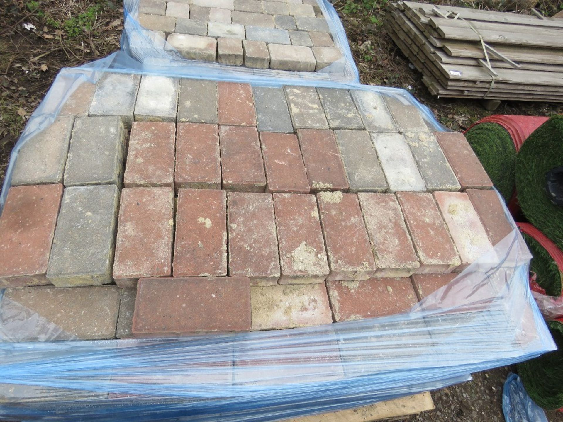 3 X PALLETS OF BLOCK PAVERS. THIS LOT IS SOLD UNDER THE AUCTIONEERS MARGIN SCHEME, THEREFORE NO - Image 4 of 6