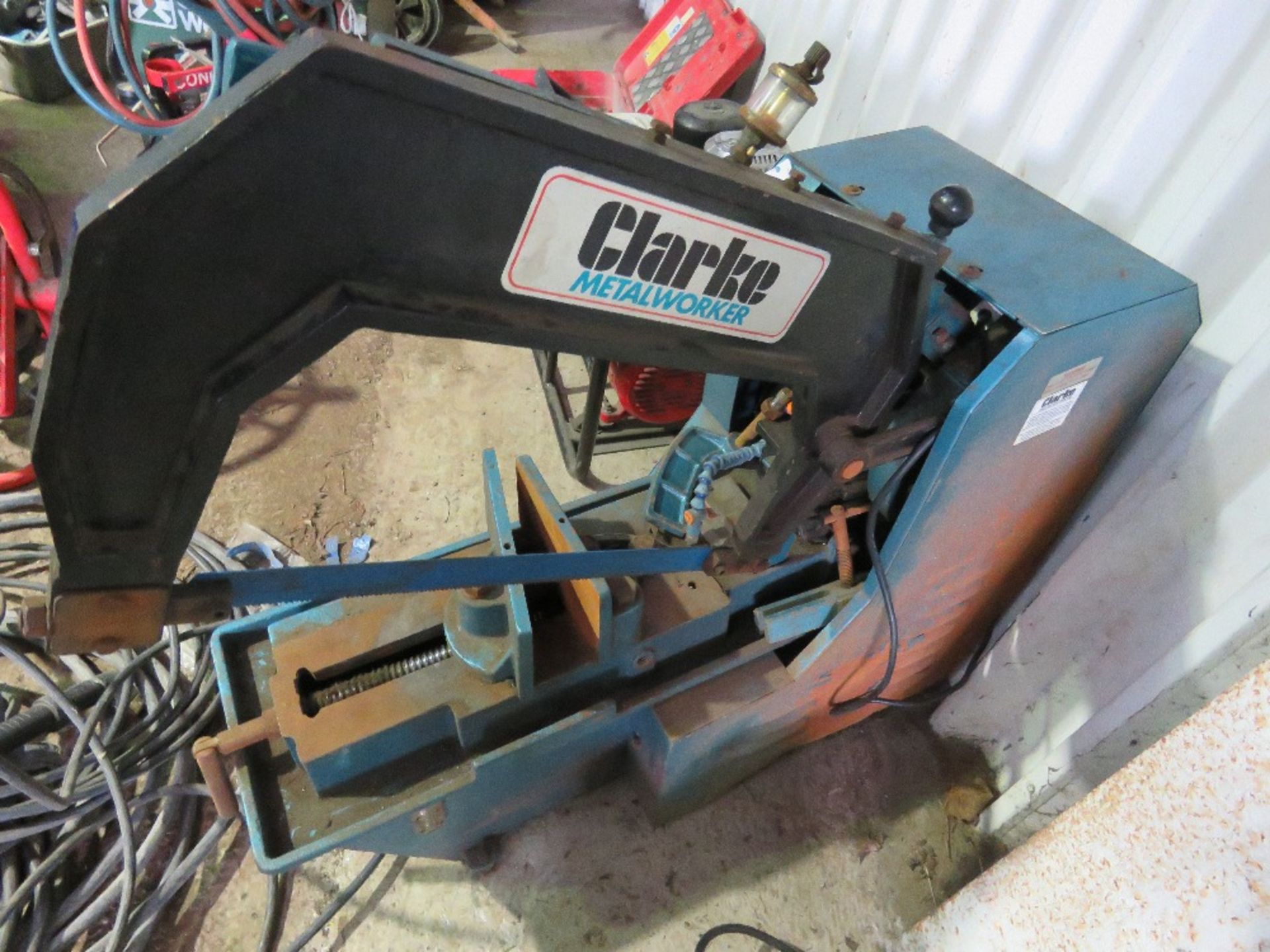 CLARKE CHS 240VOLT POWERED POWER HACKSAW WITH WHEELS. THIS LOT IS SOLD UNDER THE AUCTIONEERS MARG - Image 2 of 4