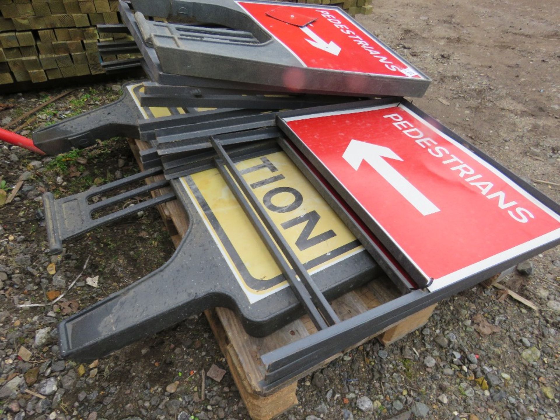 PALLET OF ROAD SIGNS. THIS LOT IS SOLD UNDER THE AUCTIONEERS MARGIN SCHEME, THEREFORE NO VAT WILL - Image 2 of 3