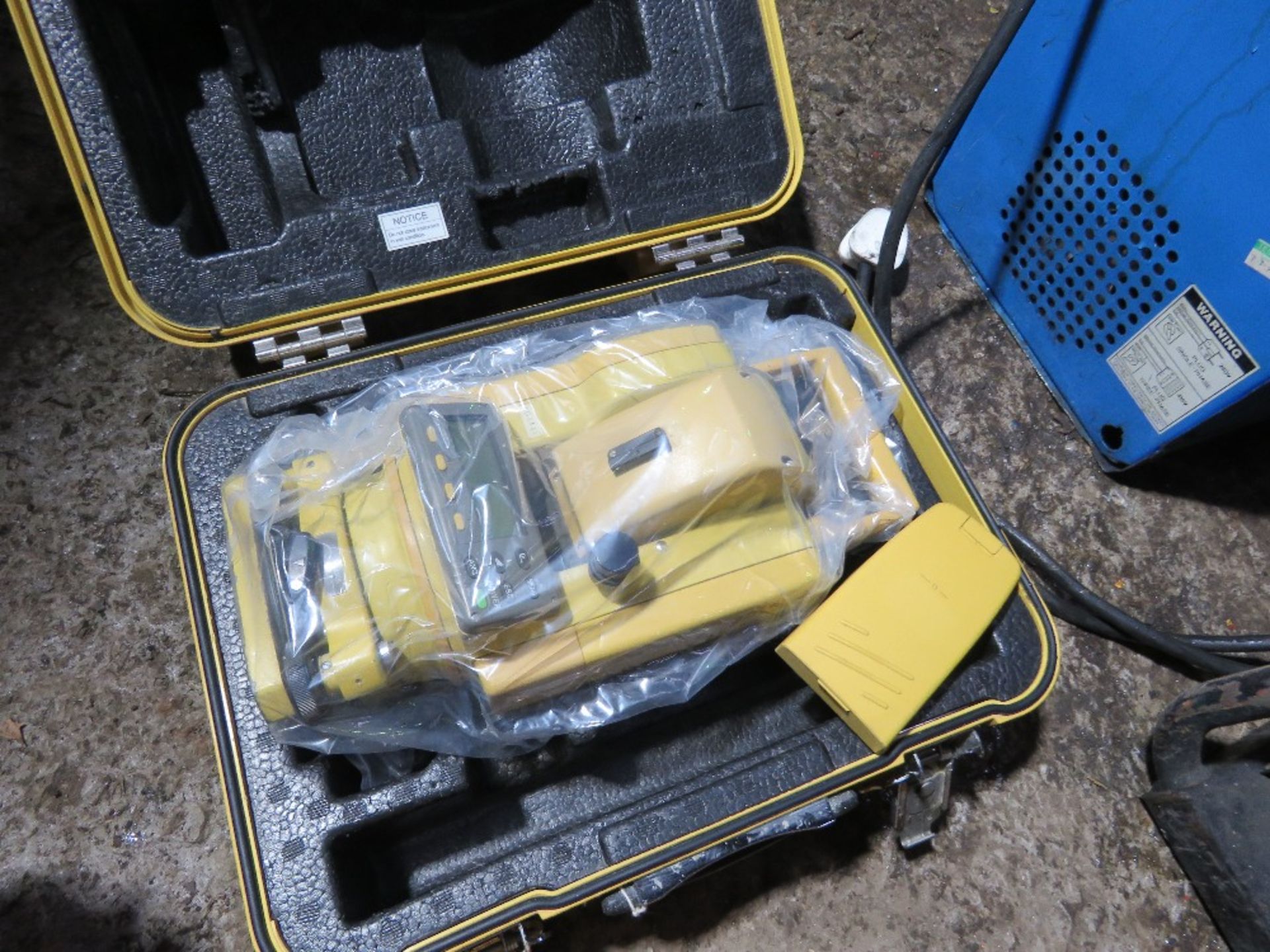 TOPCON GTS2100 TOTAL SURVEY STATION THEODOLITE IN A CASE. DIRECT FROM LOCAL COMPANY DUE TO A CHANGE