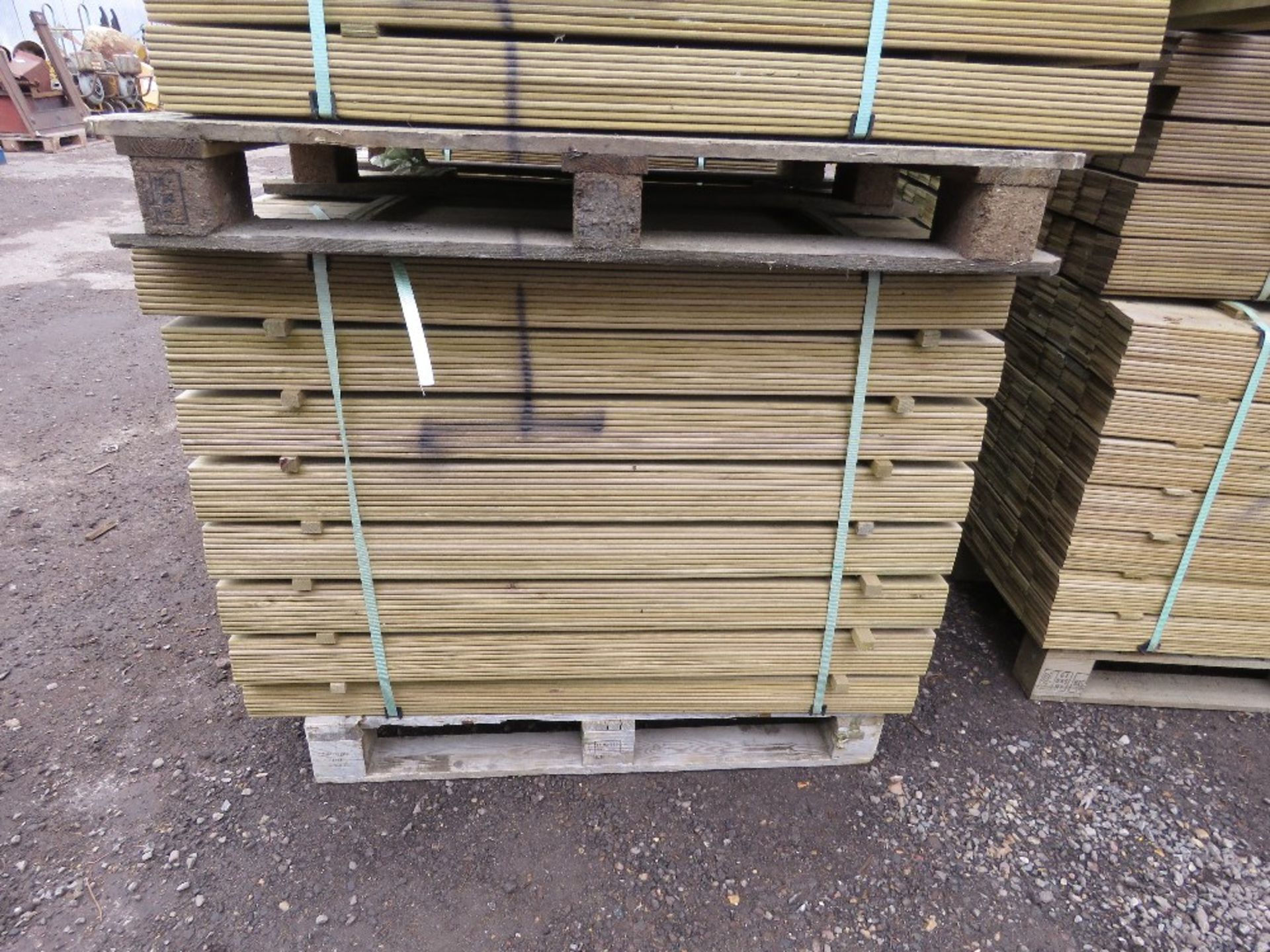 2 X PALLETS OF TREATED HIT AND MISS FENCE CLADDING BOARDS 1.04M LENGTH X 100MM WIDTH APPROX. - Image 3 of 6