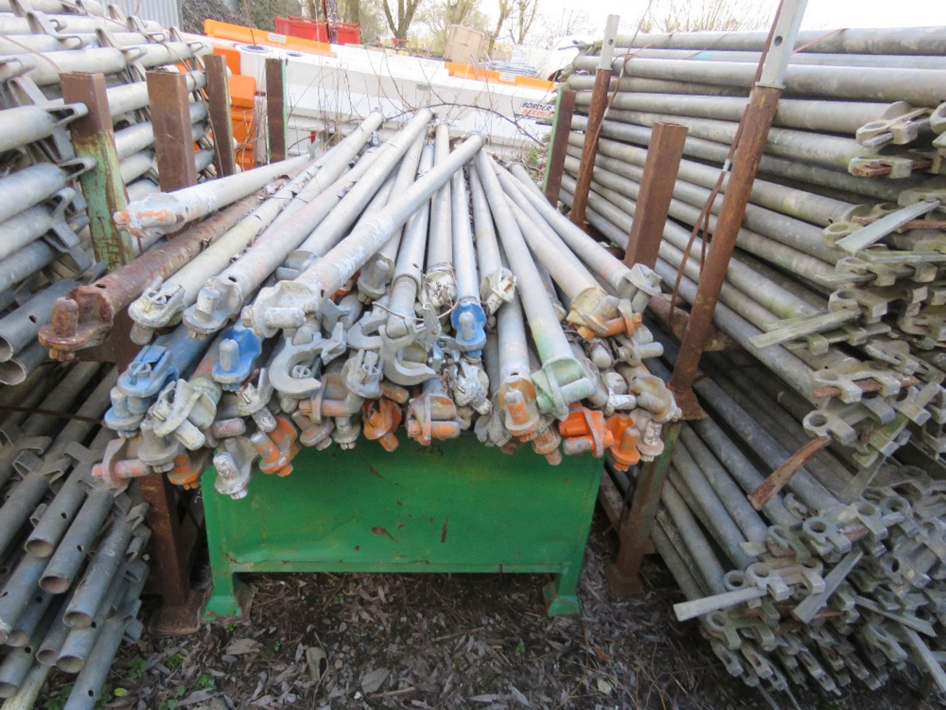 LARGE QUANTITY OF LEADA ACROW QUICK STAGE STYLE SCAFFOLDING ITEMS, CONTAINED IN 20 X STILLAGES. THIS - Image 14 of 16