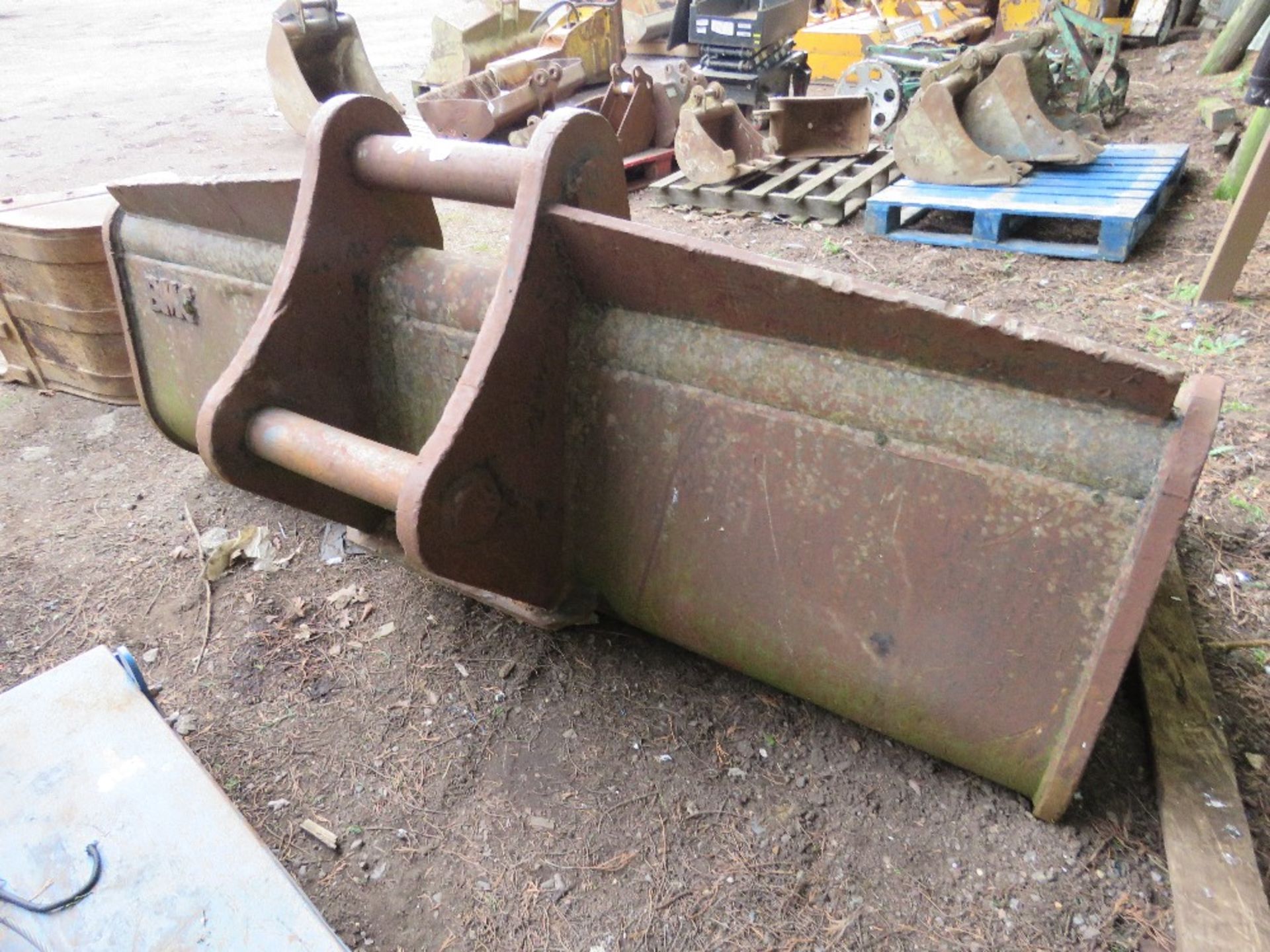 GRADING BUCKET FOR HITACHI ZAXIS 280 EXCAVATOR OR SIMILAR, 90MM PINS, 2.2M WIDTH. THIS LOT IS SOL - Image 3 of 3