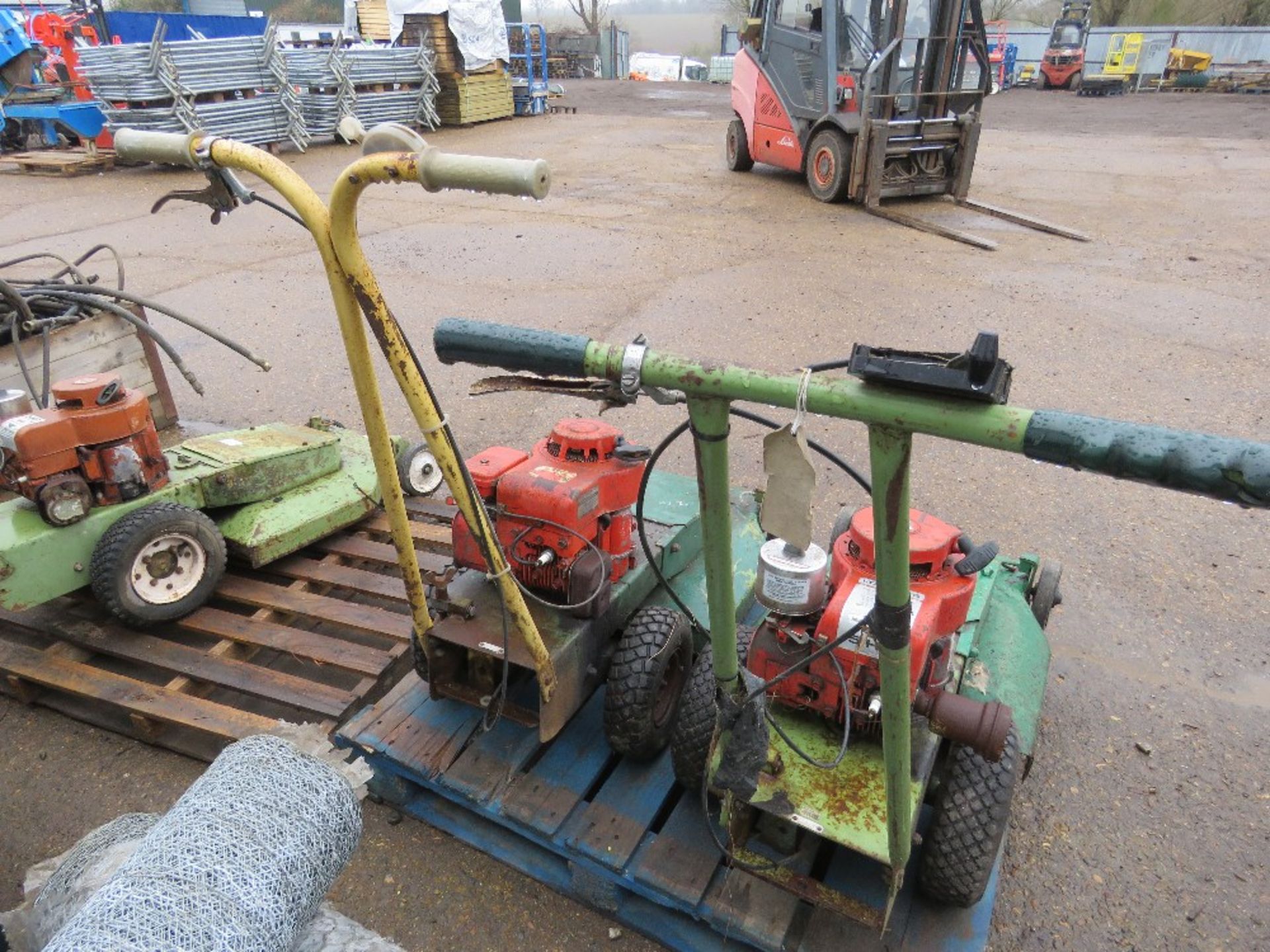 2 X HAYTER ROUGH CUT MOWERS. THIS LOT IS SOLD UNDER THE AUCTIONEERS MARGIN SCHEME, THEREFORE NO VAT - Image 3 of 4