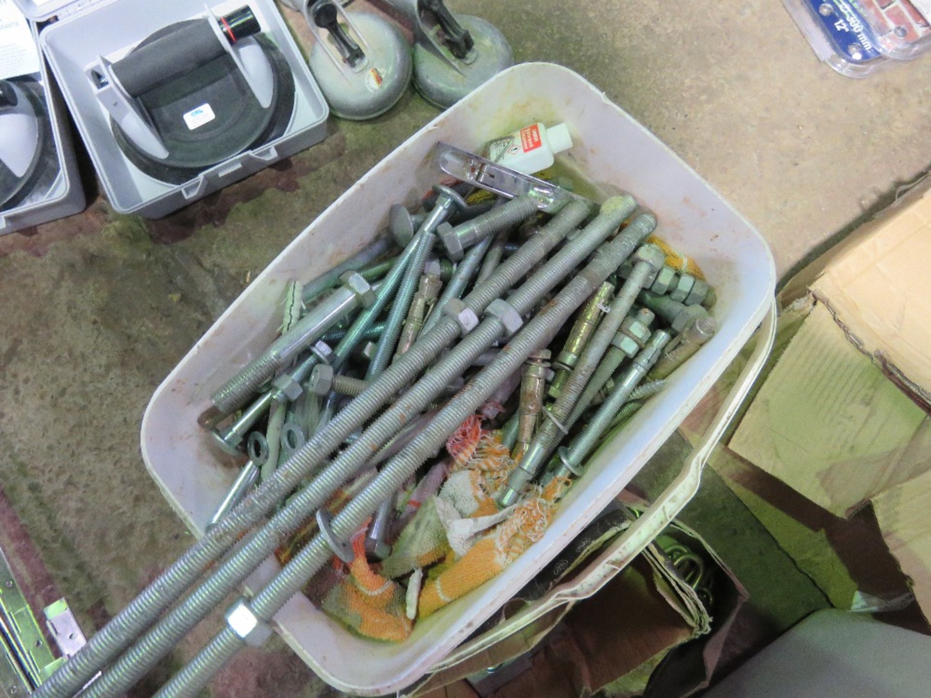 ASSORTED FIXINGS, HANDLES, HINGES ETC. DIRECT FROM RETIRING BUILDER. THIS LOT IS SOLD UNDER - Image 3 of 8