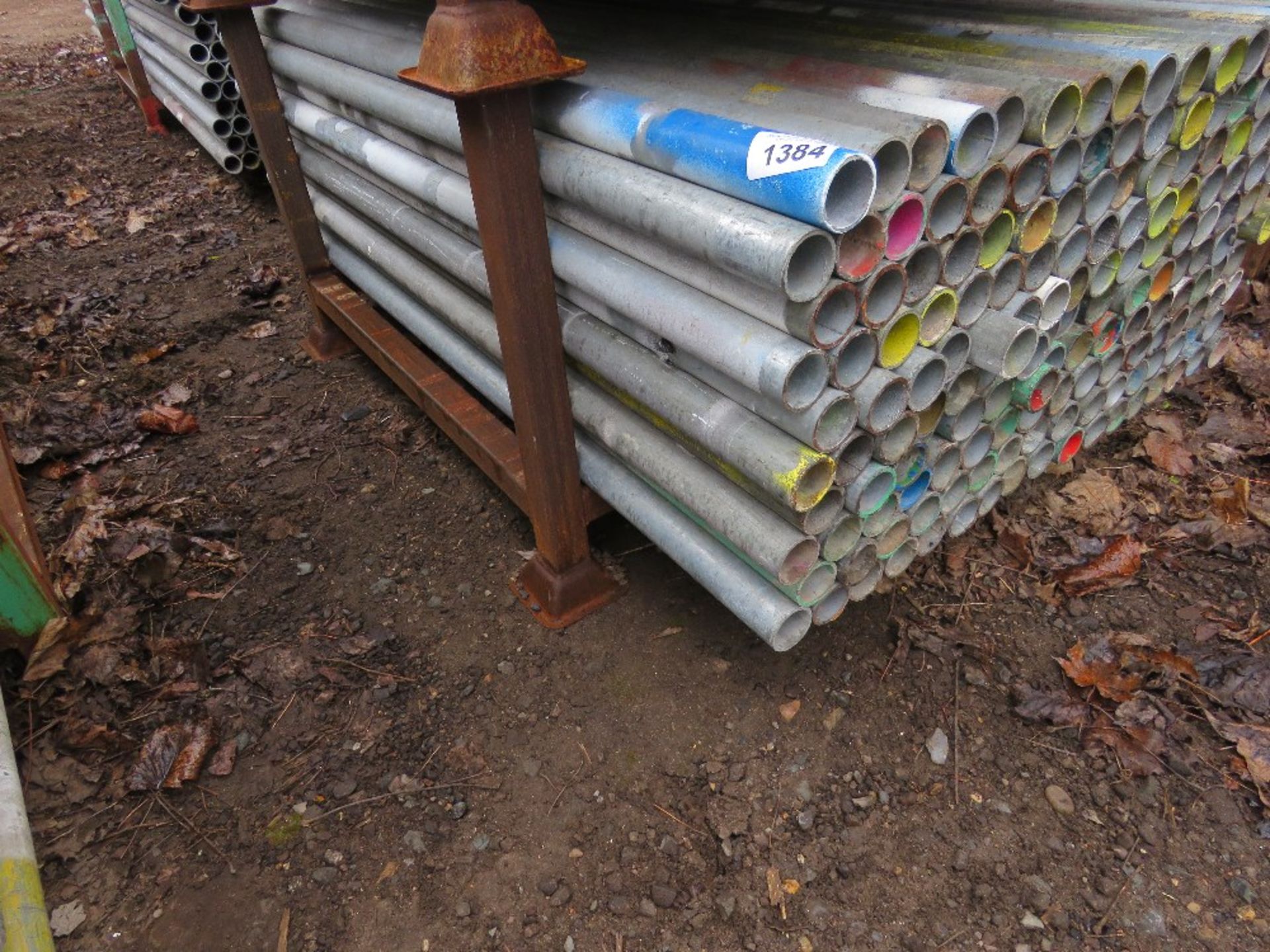 STILLAGE CONTAINING APPROXIMATELY 165NO STEEL SCAFFOLD TUBES, 5FT LENGTH APPROX. - Image 2 of 3