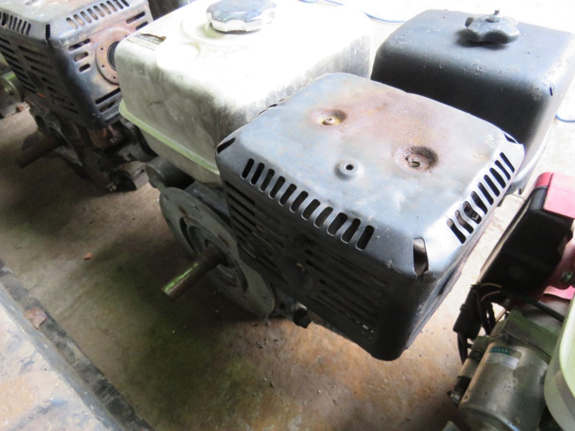 HONDA GX390 ELECTRIC START PETROL ENGINE, CONDITION UNKNOWN. - Image 2 of 3