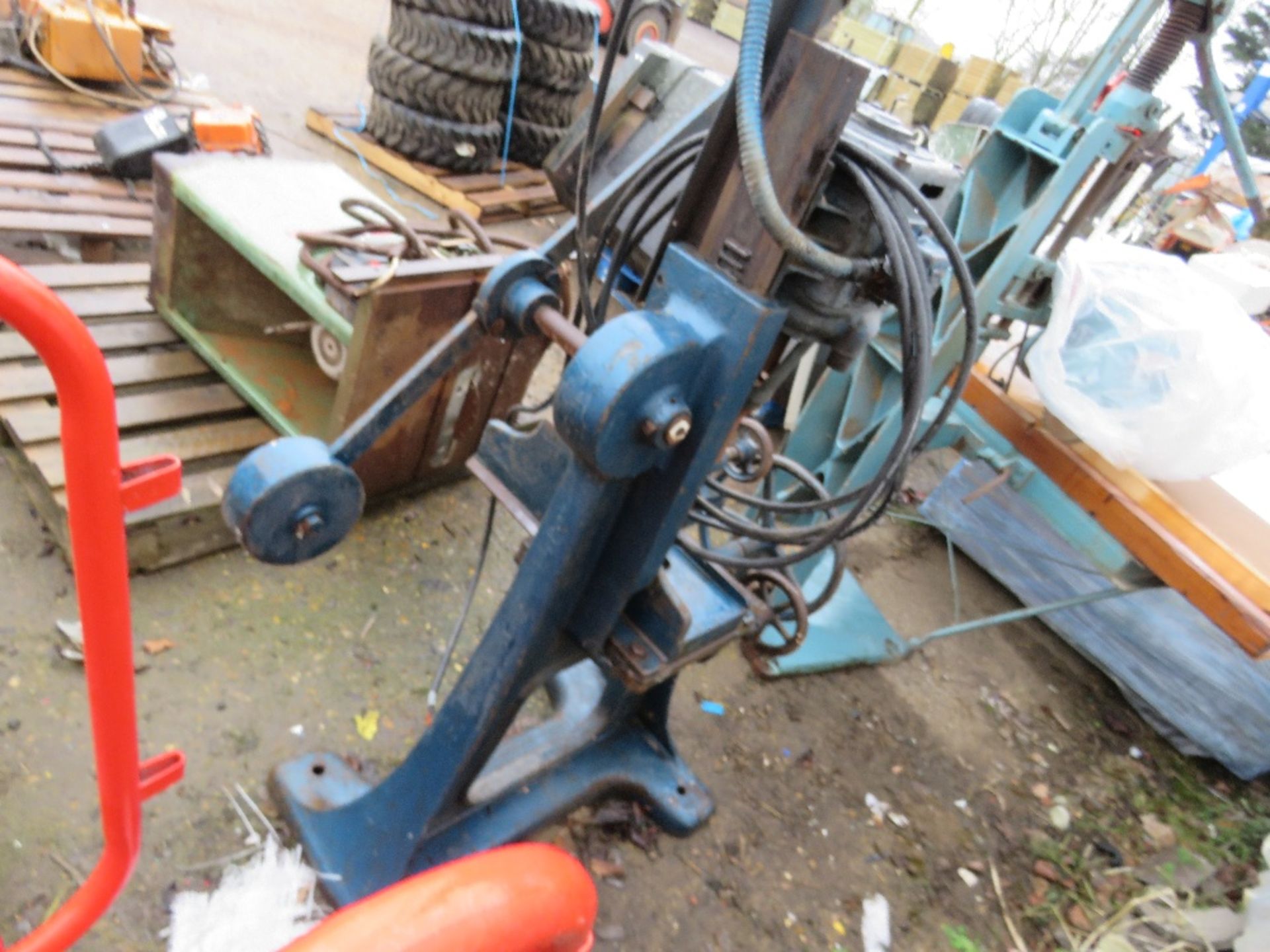 WOOD WORKING MORTICER MACHINE, 3 PHASE POWERED. THIS LOT IS SOLD UNDER THE AUCTIONEERS MARGIN SCH - Image 7 of 8