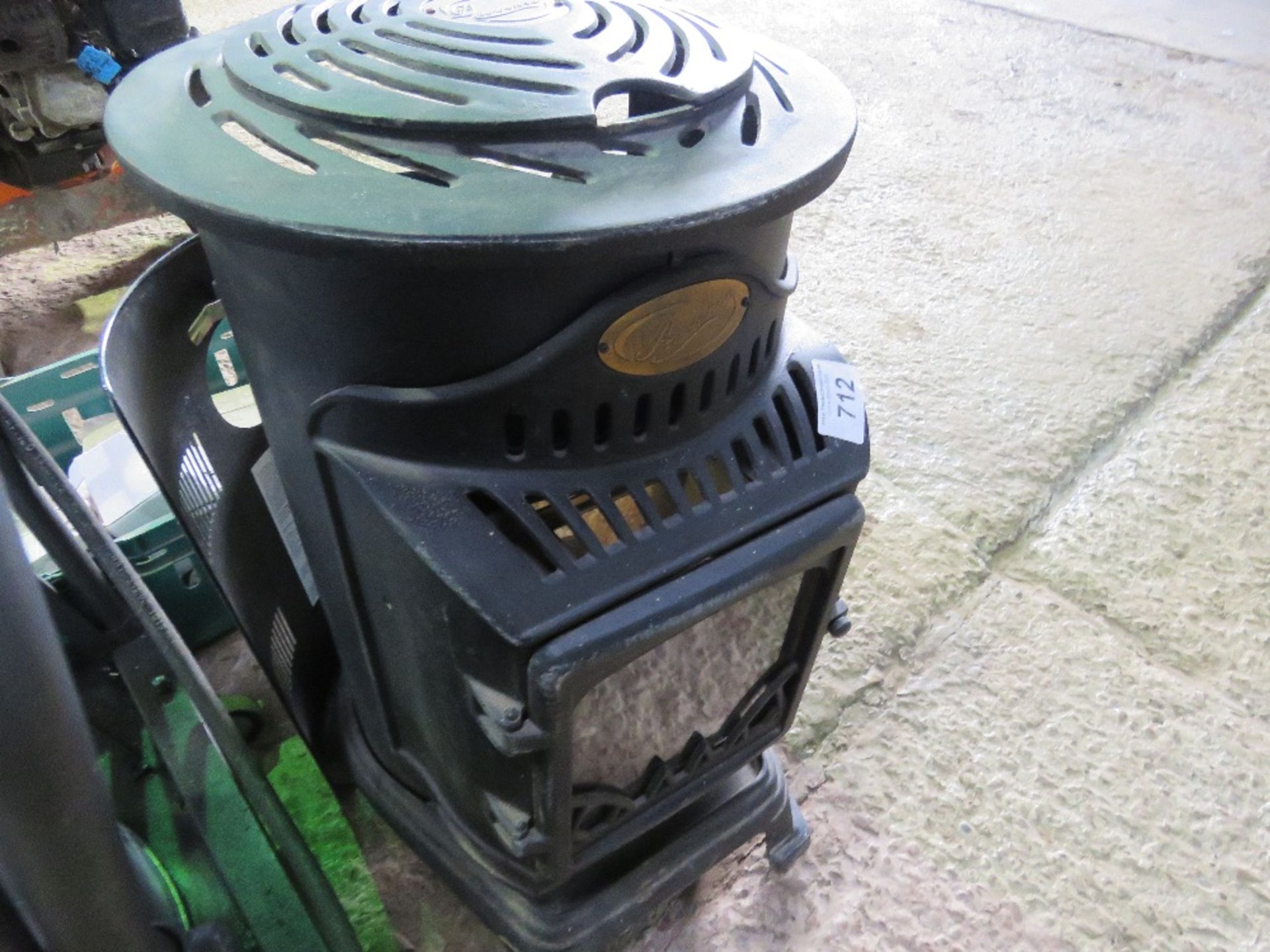 GAS POWERED ROOM STOVE. PREVIOUS DAMAGE ON LEG, REQUIRES A REGULATOR. THIS LOT IS SOLD UNDER THE - Image 4 of 5