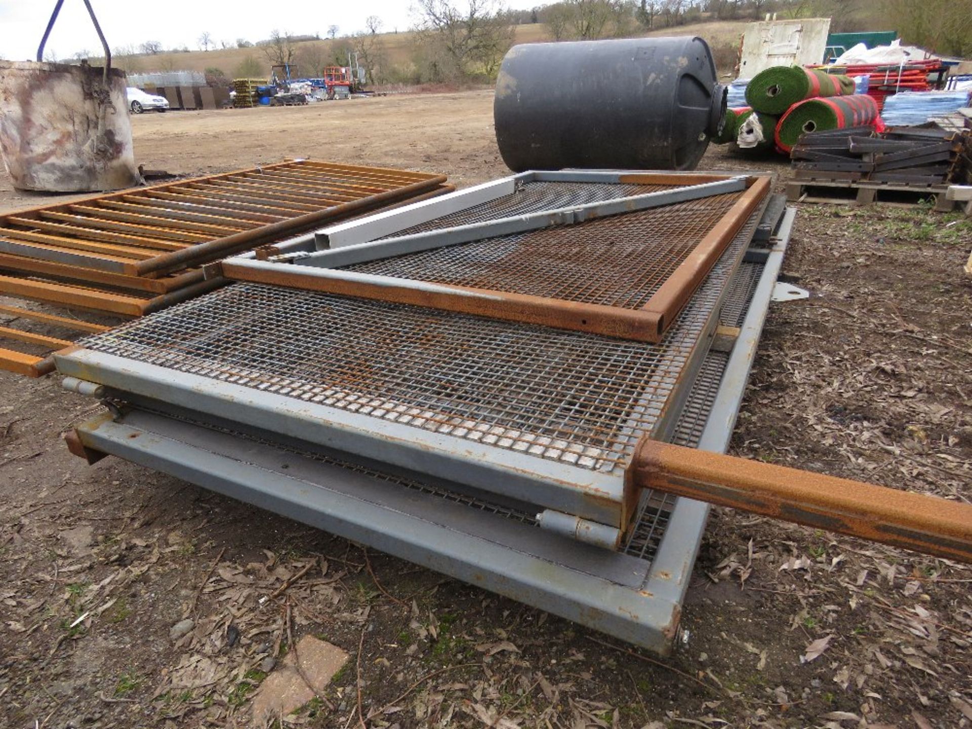 SET OF MESH CAGE SIDE EXTENSIONS FOR FORD TRANSIT TIPPER, 2.2M LENGTH, 1.23M HEIGHT APPROX. THIS - Image 4 of 4