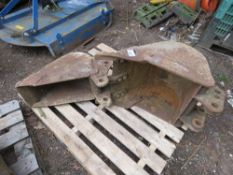 2 X MINI EXCAVATOR BUCKETS: KUBOTA 2.8TONNE, 35MM PINS, 18" AND 10" APPROX. THIS LOT IS SOLD UND