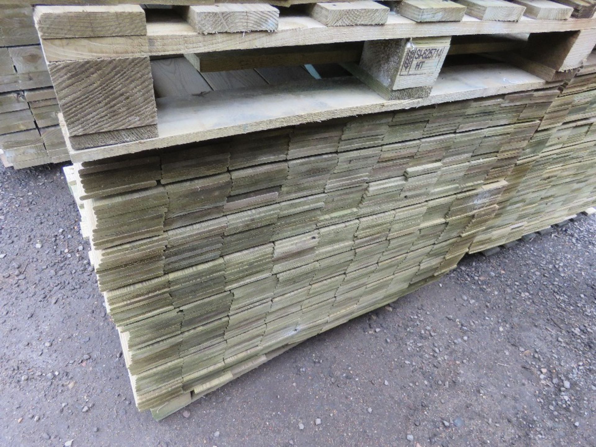 2 X PALLETS OF TREATED HIT AND MISS FENCE CLADDING BOARDS 1.04M LENGTH X 100MM WIDTH APPROX. - Image 3 of 4
