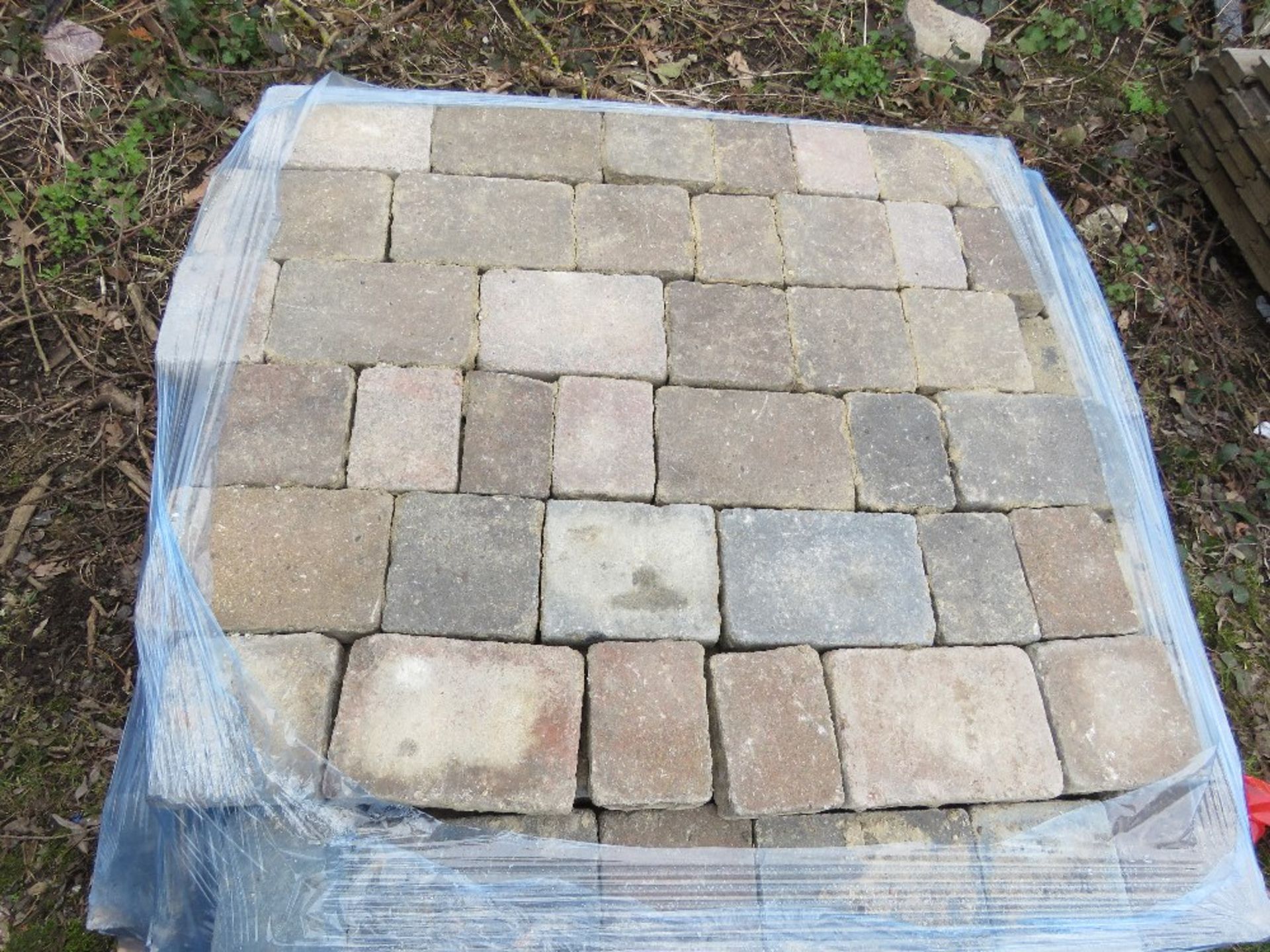 3 X PALLETS OF BLOCK PAVERS. THIS LOT IS SOLD UNDER THE AUCTIONEERS MARGIN SCHEME, THEREFORE NO - Image 5 of 6