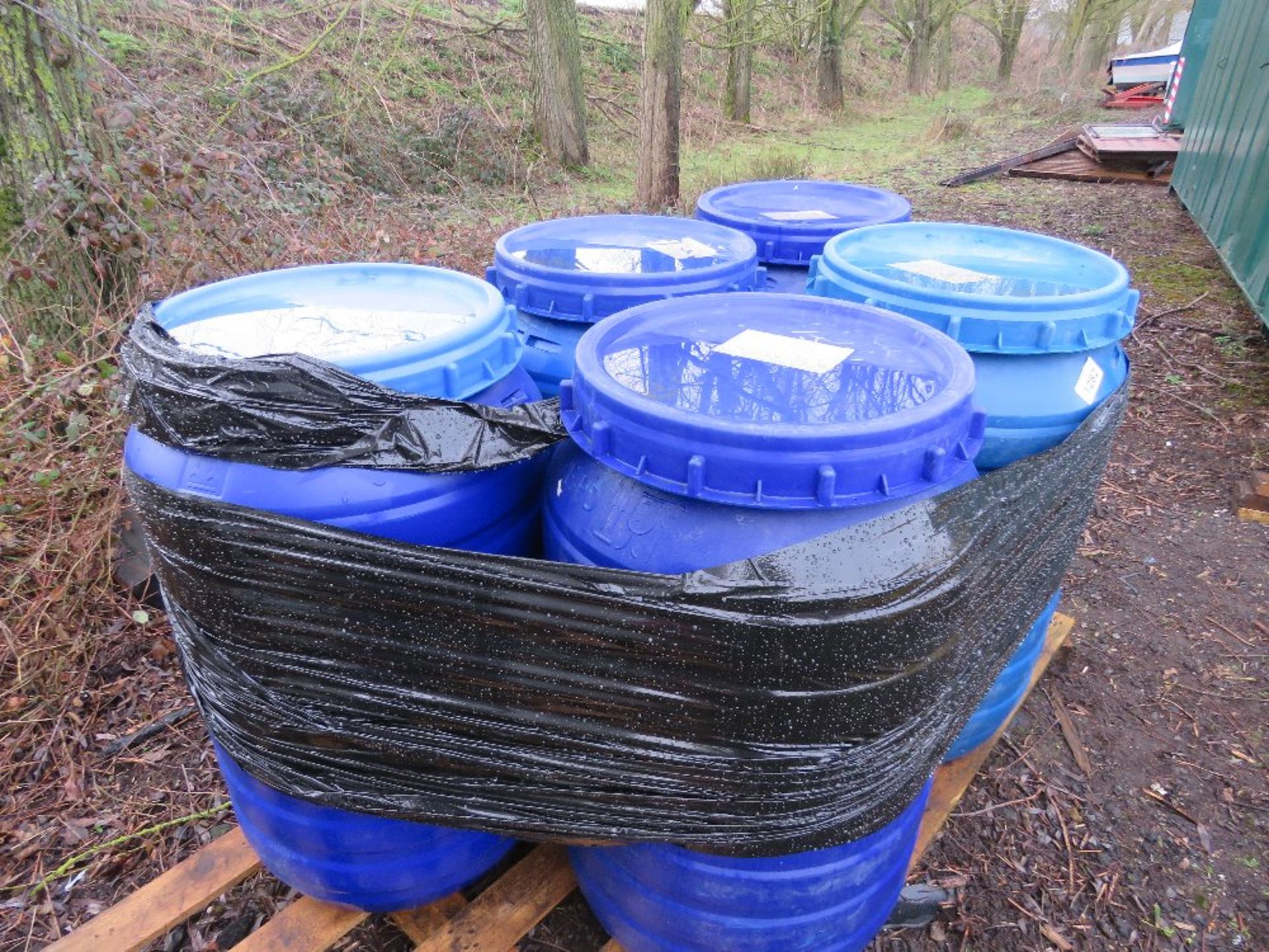 5 X PLASTIC DRUMS WITH LIDS. - Image 3 of 3