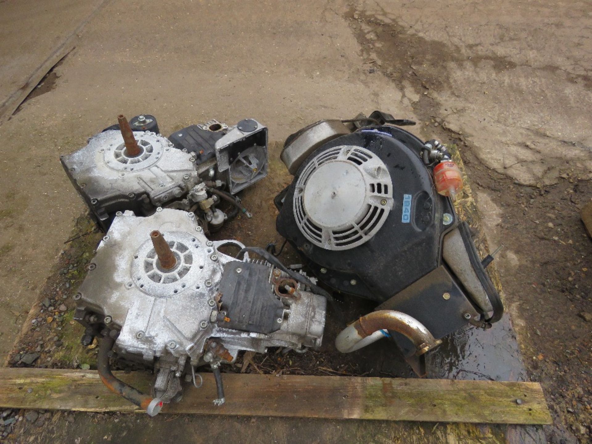 3 X SINGLE CYLINDER DIESEL ENGINES. THIS LOT IS SOLD UNDER THE AUCTIONEERS MARGIN SCHEME, THEREFO - Image 3 of 3