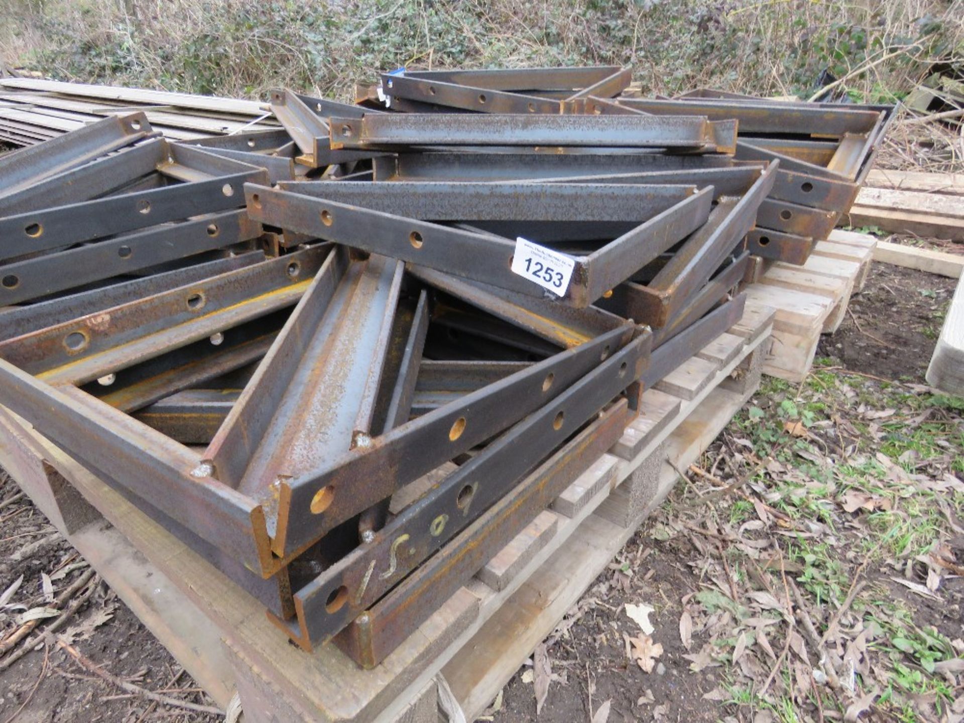 2 X PALLETS OF HEAVY DUTY RIGHT ANGLE BRACKETS. THIS LOT IS SOLD UNDER THE AUCTIONEERS MARGIN SC - Image 2 of 5