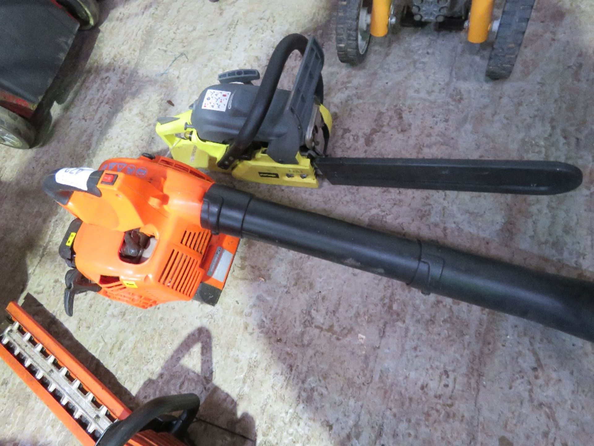 PETROL BLOWER VAC UNIR PLUS A CHALLENGE CHAINSAW. THIS LOT IS SOLD UNDER THE AUCTIONEERS MARGIN S - Image 3 of 4