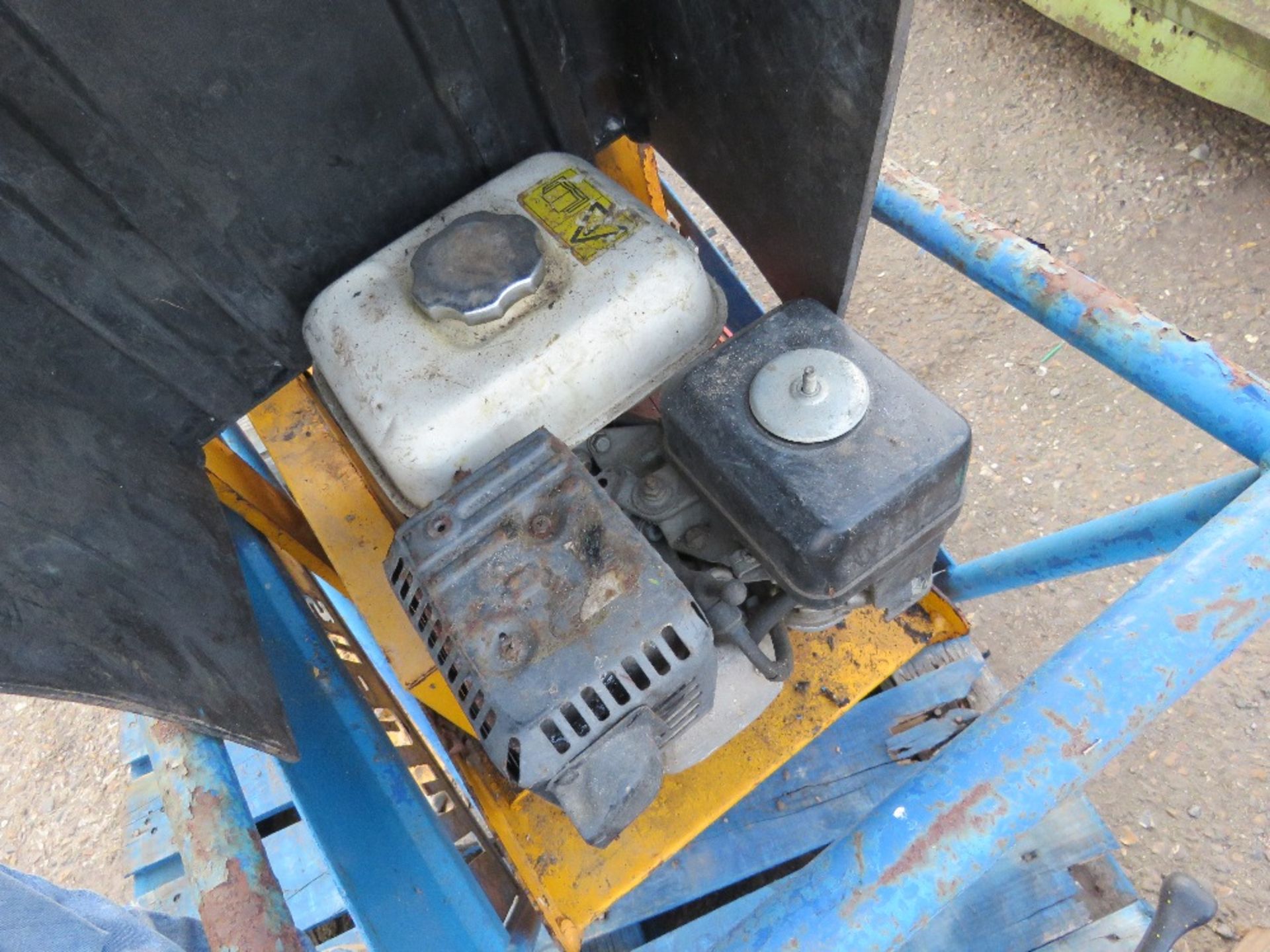 PROBST HONDA ENGINED SUCTION SLAB LIFTING BARROW. THIS LOT IS SOLD UNDER THE AUCTIONEERS MARGIN S - Image 3 of 3