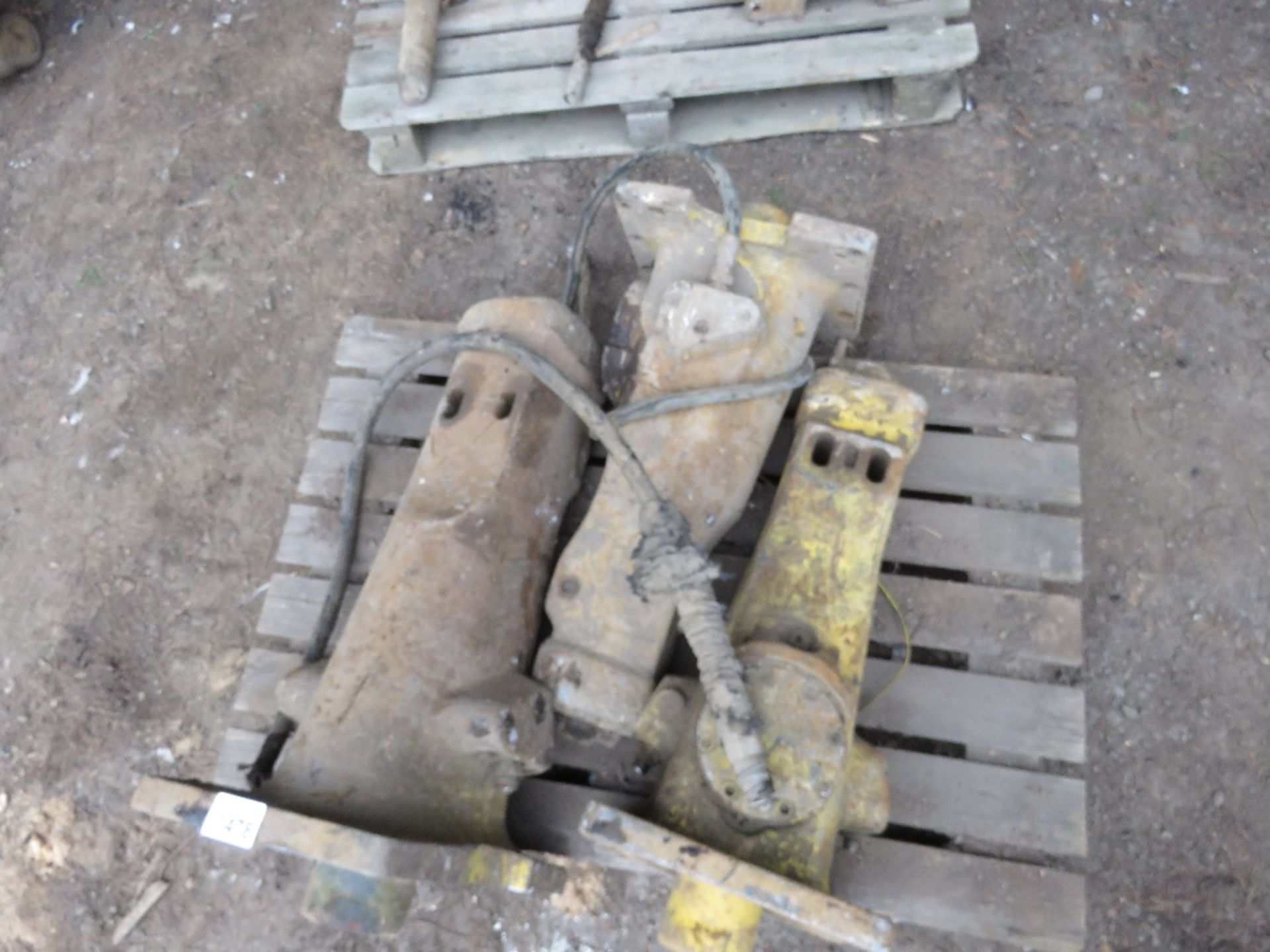 PALLET CONTAINING 3NO ATLAS COPCO HYDRAULIC EXCAVATOR MOUNTED BREAKERS, MAY BE INCOMPLETE. - Image 5 of 5