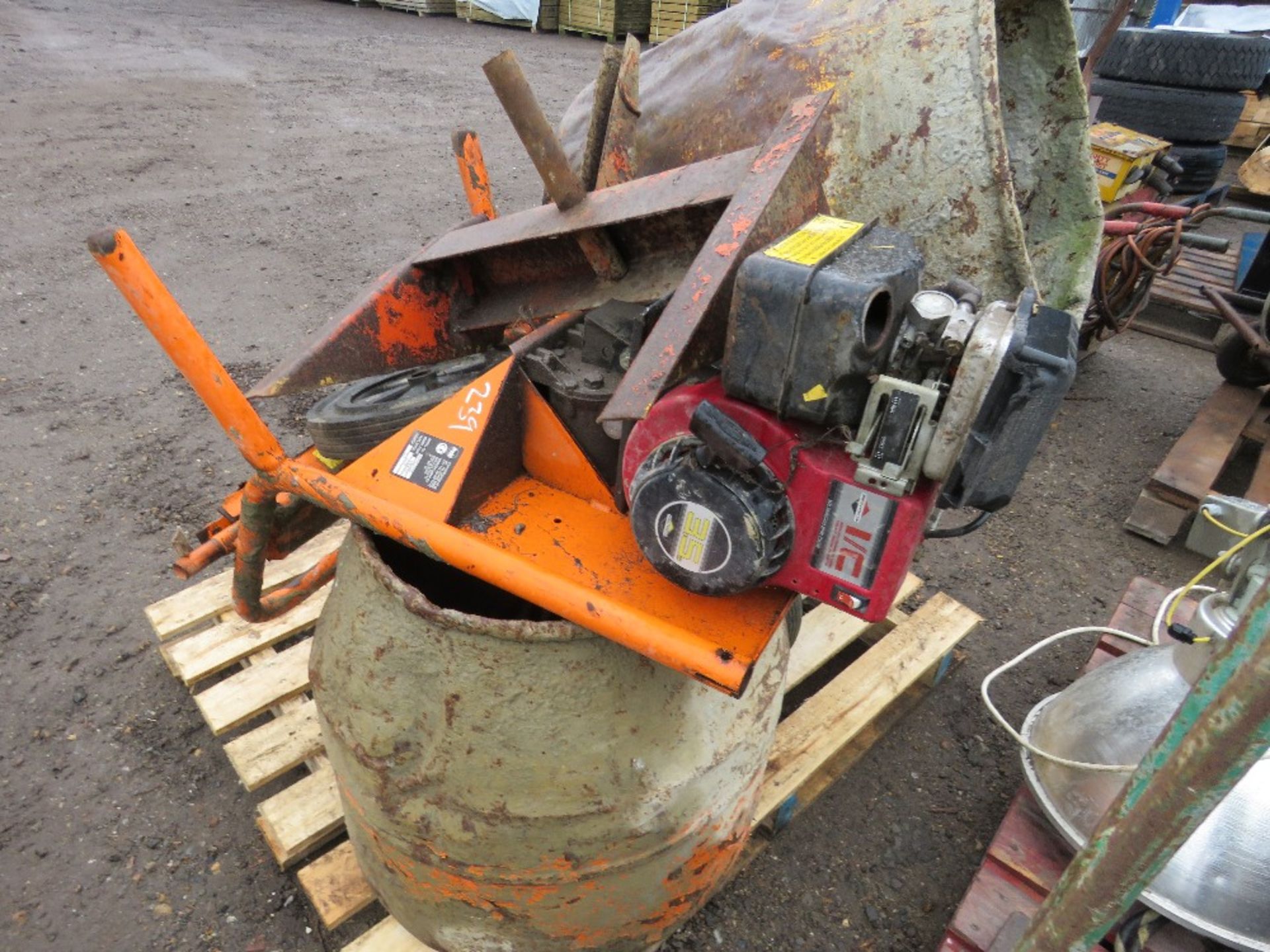 2 X PETROL ENGINED CEMENT MIXERS. THIS LOT IS SOLD UNDER THE AUCTIONEERS MARGIN SCHEME, THEREFORE - Image 5 of 5