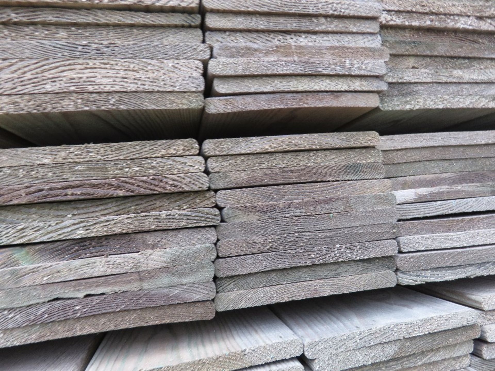 LARGE PACK OF HIT AND MISS CLADDING BOARDS, TREATED: 1.75M X 100MM WIDTH APPROX. - Image 3 of 3
