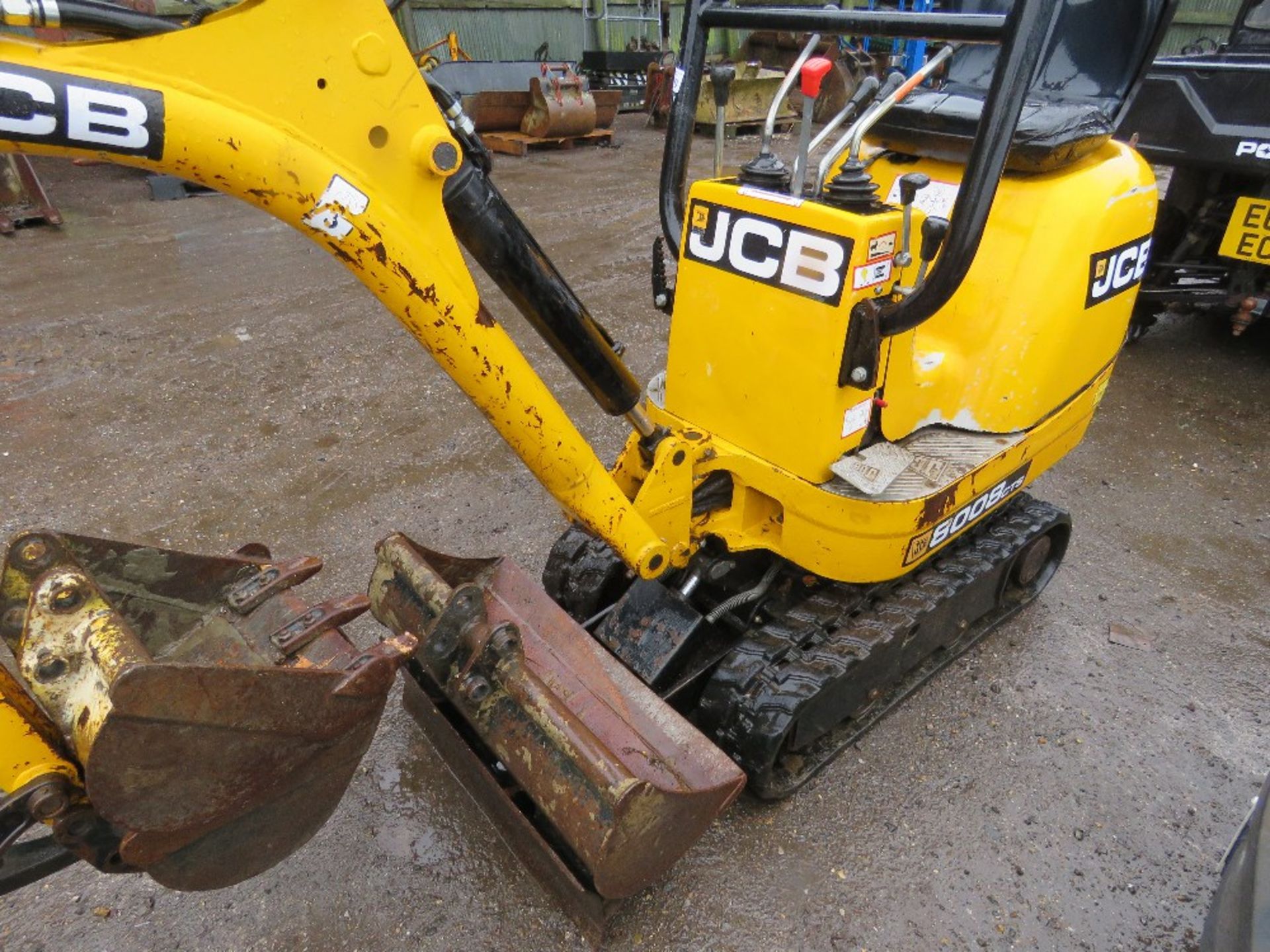 JCB 8008CTS MICRO EXCAVATOR YEAR 2019. 463 REC HOURS. 3 NO BUCKETS. needs some attention - Image 9 of 10