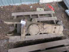 PALLET CONTAINING 1NO ATLAS COPCO HYDRAULIC EXCAVATOR MOUNTED BREAKER, MAY BE INCOMPLETE, 45MM PIN