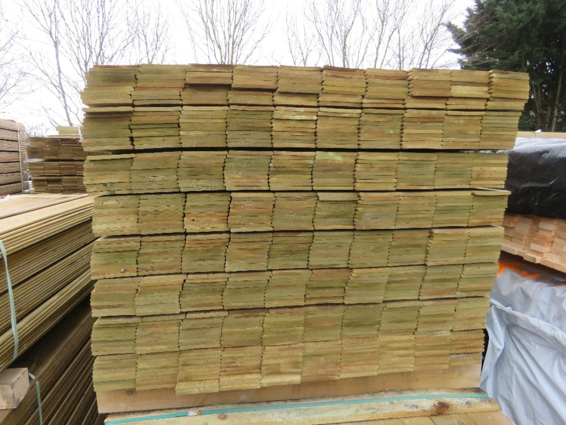 2 X PACKS OF PRESSURE TREATED HIT AND MISS FENCE CLADDING TIMBER BOARDS: 1.45M LENGTH X 100MM WIDTH - Image 2 of 4