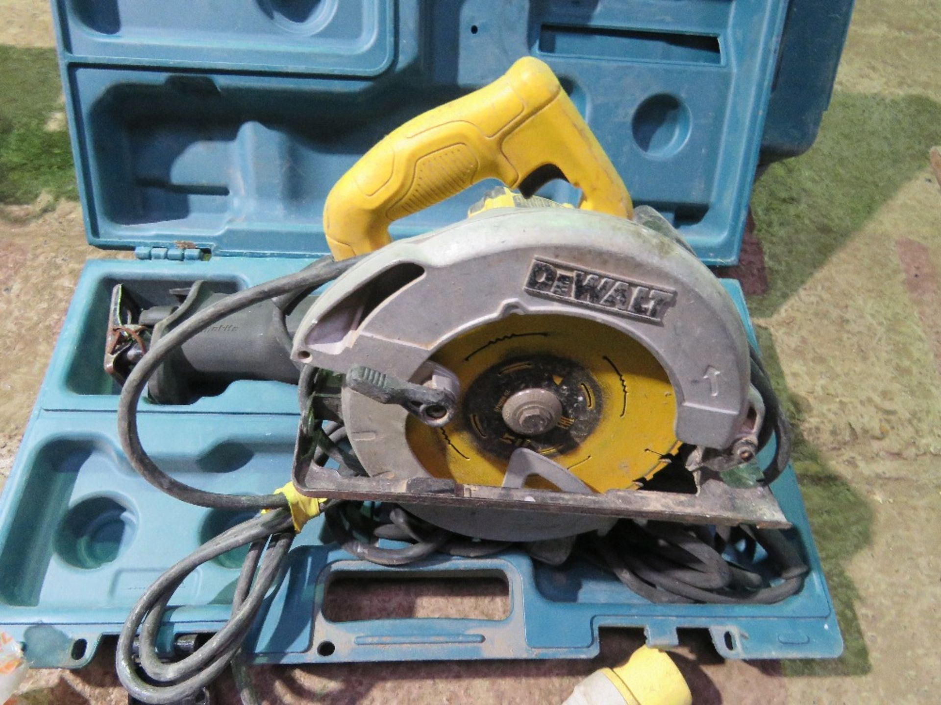 DEWALT CIRCULAR SAW PLUS A MAKITA RECIP SAW. THIS LOT IS SOLD UNDER THE AUCTIONEERS MARGIN SCHEME - Image 2 of 5