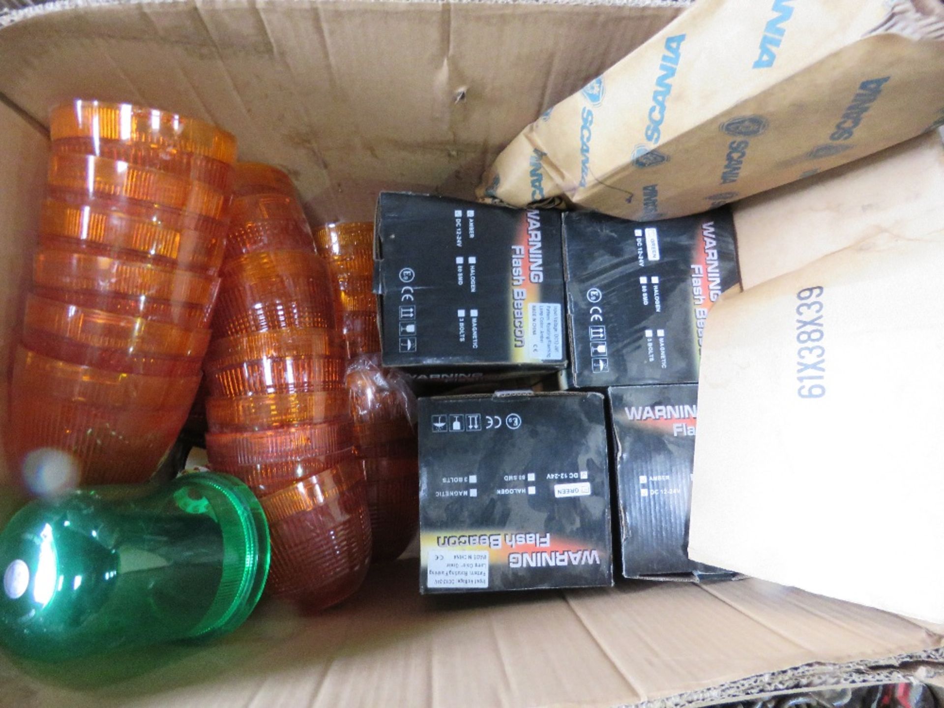 BOX OF WARNING BEACONS AND TOPS PLUS A LORRY LIGHT LENSE. THIS LOT IS SOLD UNDER THE AUCTIONEERS