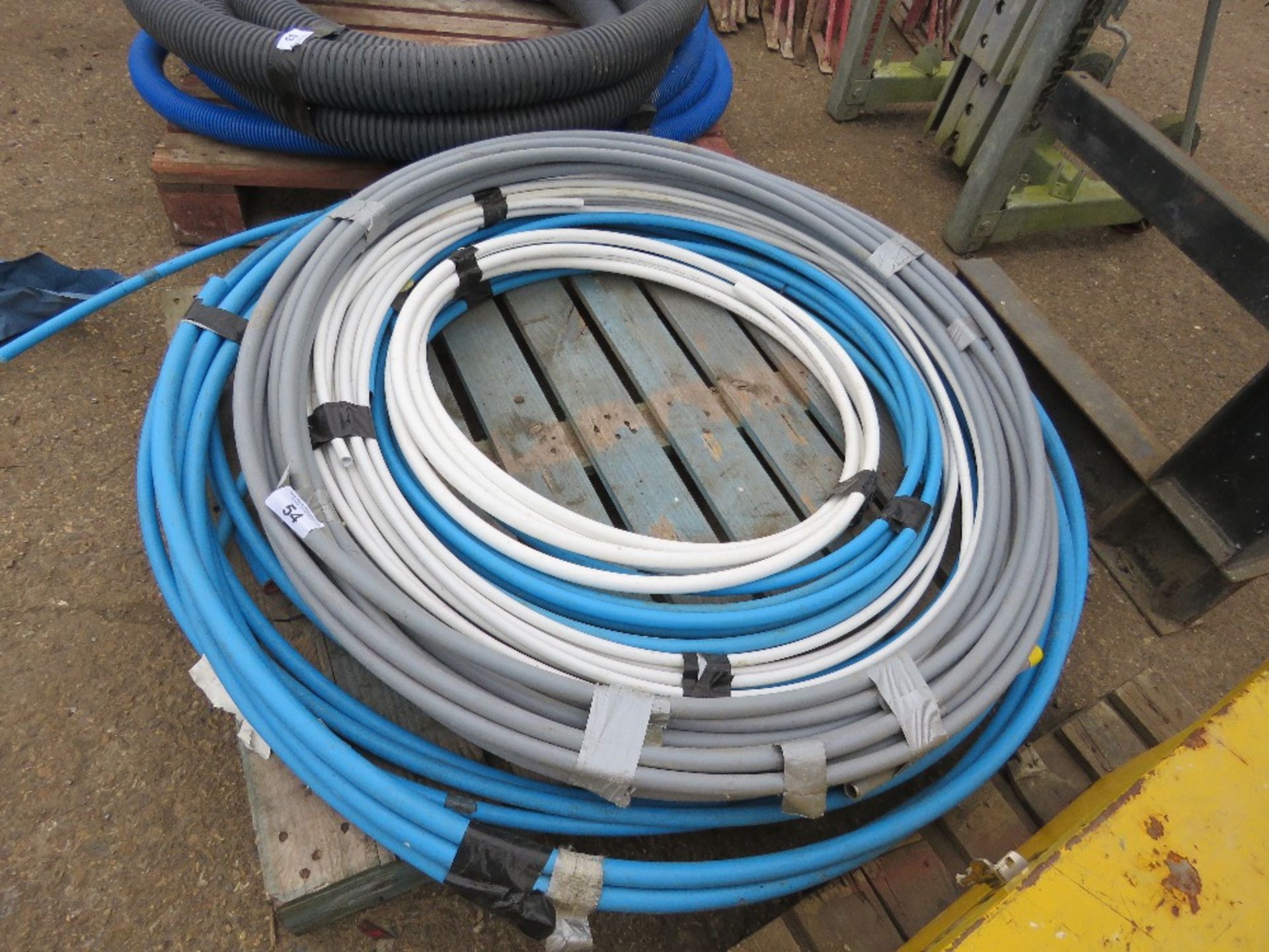 PALLET CONTAINING WATER PIPES. THIS LOT IS SOLD UNDER THE AUCTIONEERS MARGIN SCHEME, THEREFORE NO - Image 2 of 2