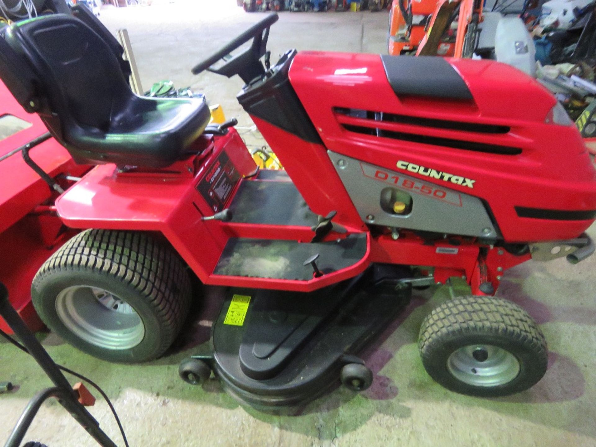 COUNTAX D1850 DIESEL ENGINED RIDE ON MOWER WITH REAR COLLECTOR AND ELECTRIC HEIGHT CONTROL. 292 REC - Image 3 of 13