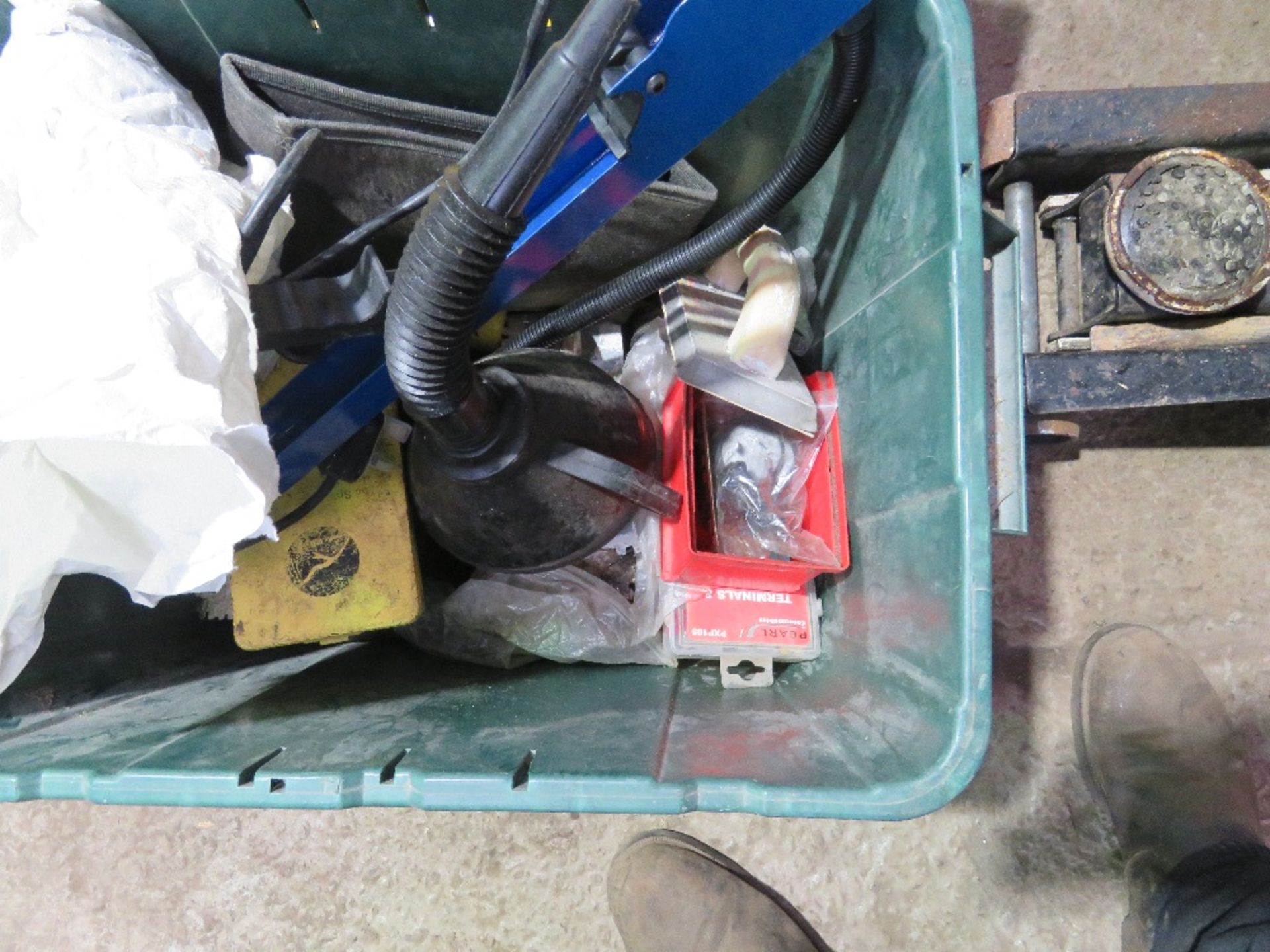 3 X BOXES OF ASSORTED CONSTRUCTION ITEMS. THIS LOT IS SOLD UNDER THE AUCTIONEERS MARGIN SCHEME, - Image 6 of 8