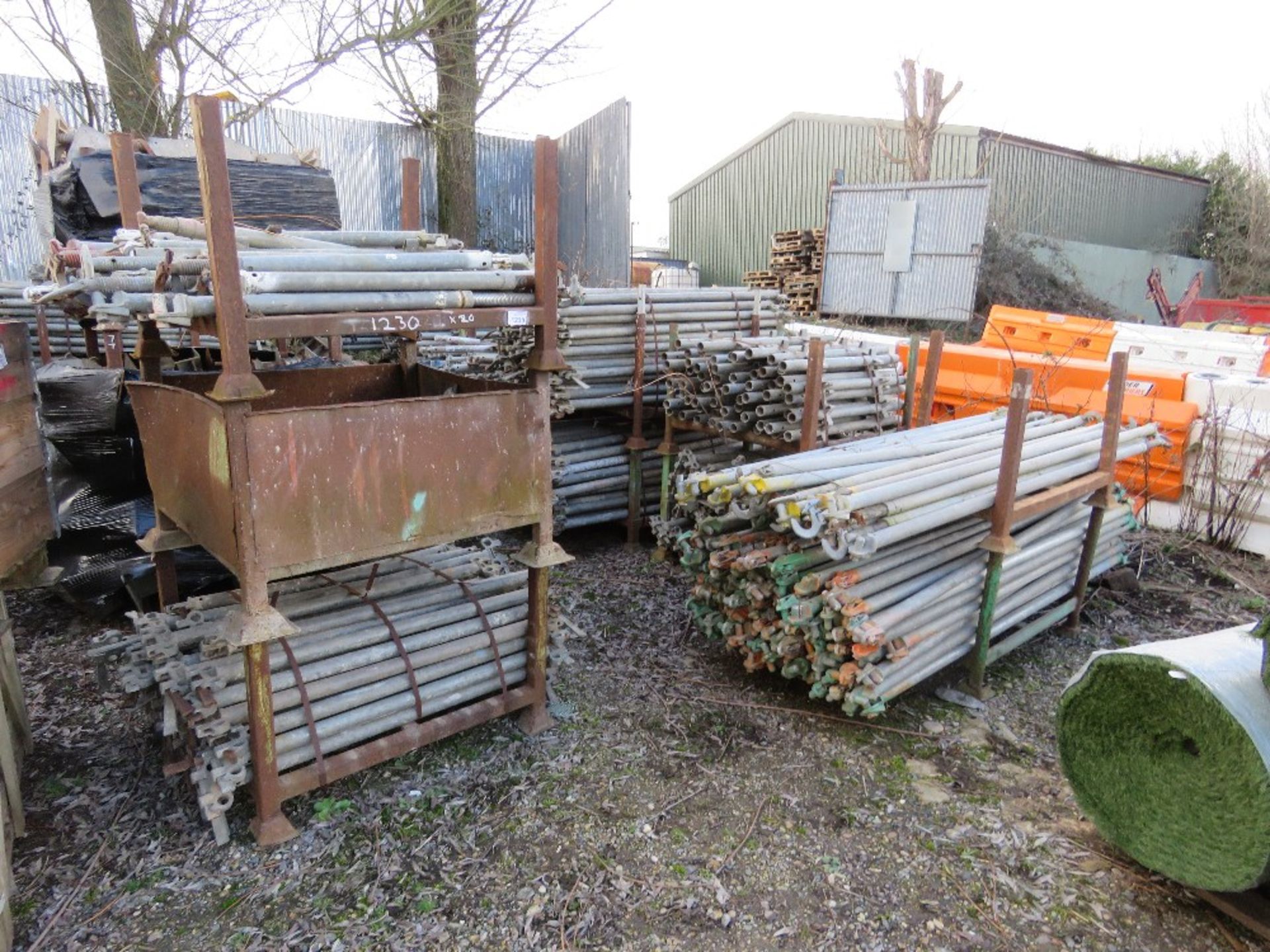 LARGE QUANTITY OF LEADA ACROW QUICK STAGE STYLE SCAFFOLDING ITEMS, CONTAINED IN 20 X STILLAGES. THIS