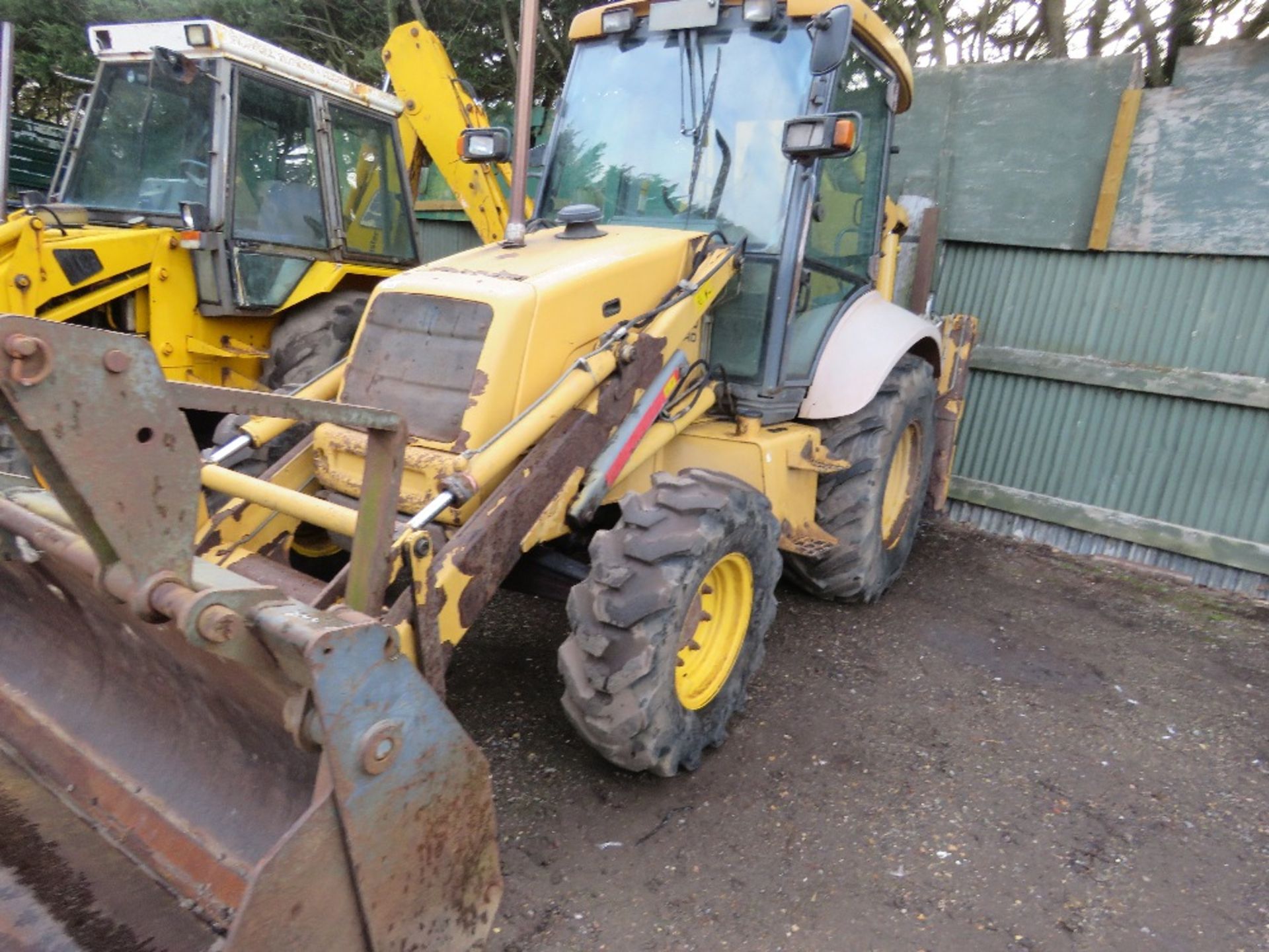 NEW HOLLAND 85 BACKHOE LOADER, REG: R978 JBJ. 8542 REC HOURS. WITH 4IN1 BUCKET AND ONE REAR BUCKET. - Image 5 of 10