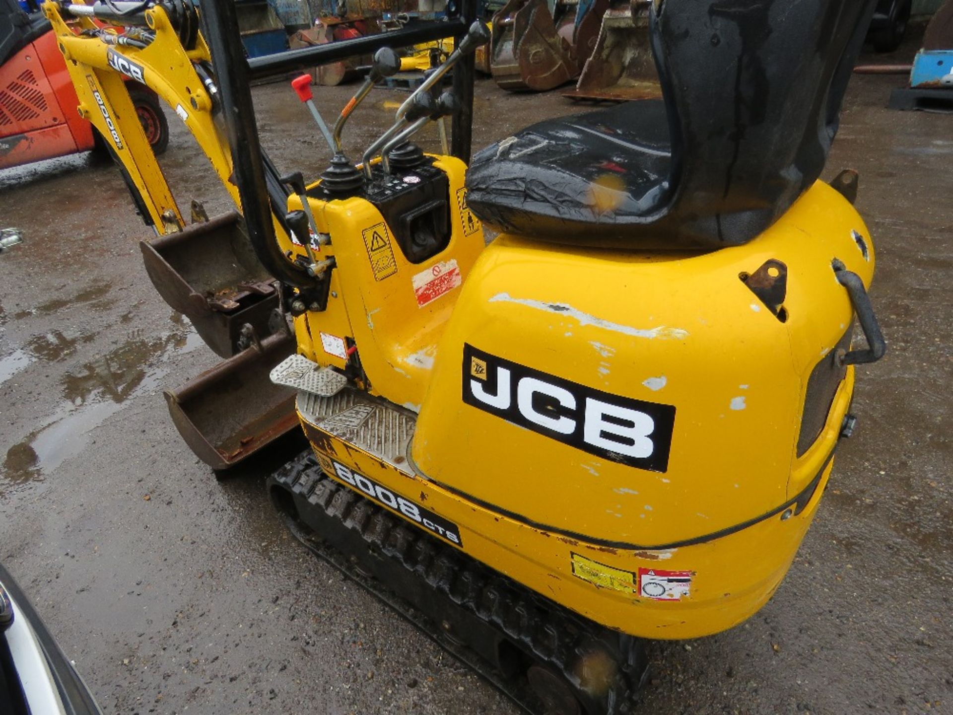 JCB 8008CTS MICRO EXCAVATOR YEAR 2019. 463 REC HOURS. 3 NO BUCKETS. needs some attention - Image 8 of 10