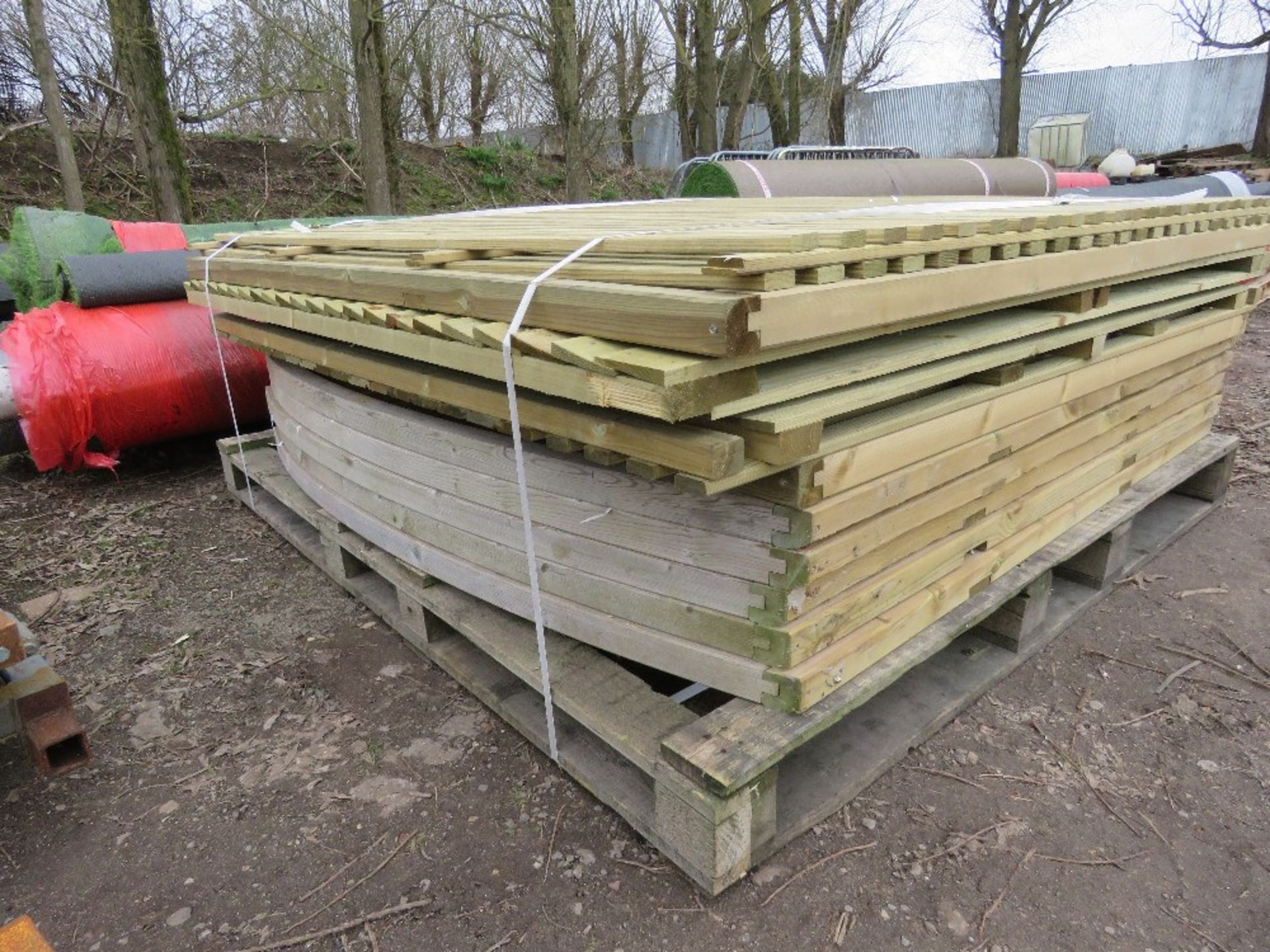 STACK OF APPROXIMATELY 12NO MIXED WOODEN FENCE PANELS. - Image 2 of 5