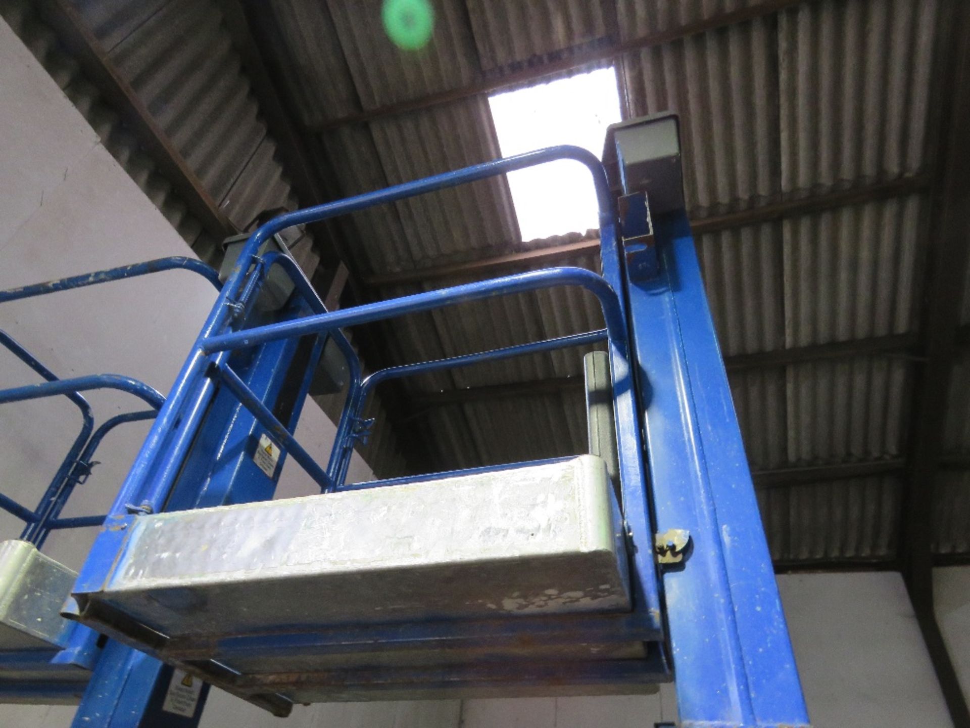 POWER TOWER NANO MAST LIFT BATTERY POWERED ACCESS UNIT, YEAR 2014 BUILD. WORKING HEIGHT 4.5M. WHEN T - Image 5 of 5