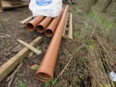 4 X LARGE BORE 200MM DRAINAGE PIPES, 3-6METRE LENGTH PLUS A BAG OF FITTINGS.