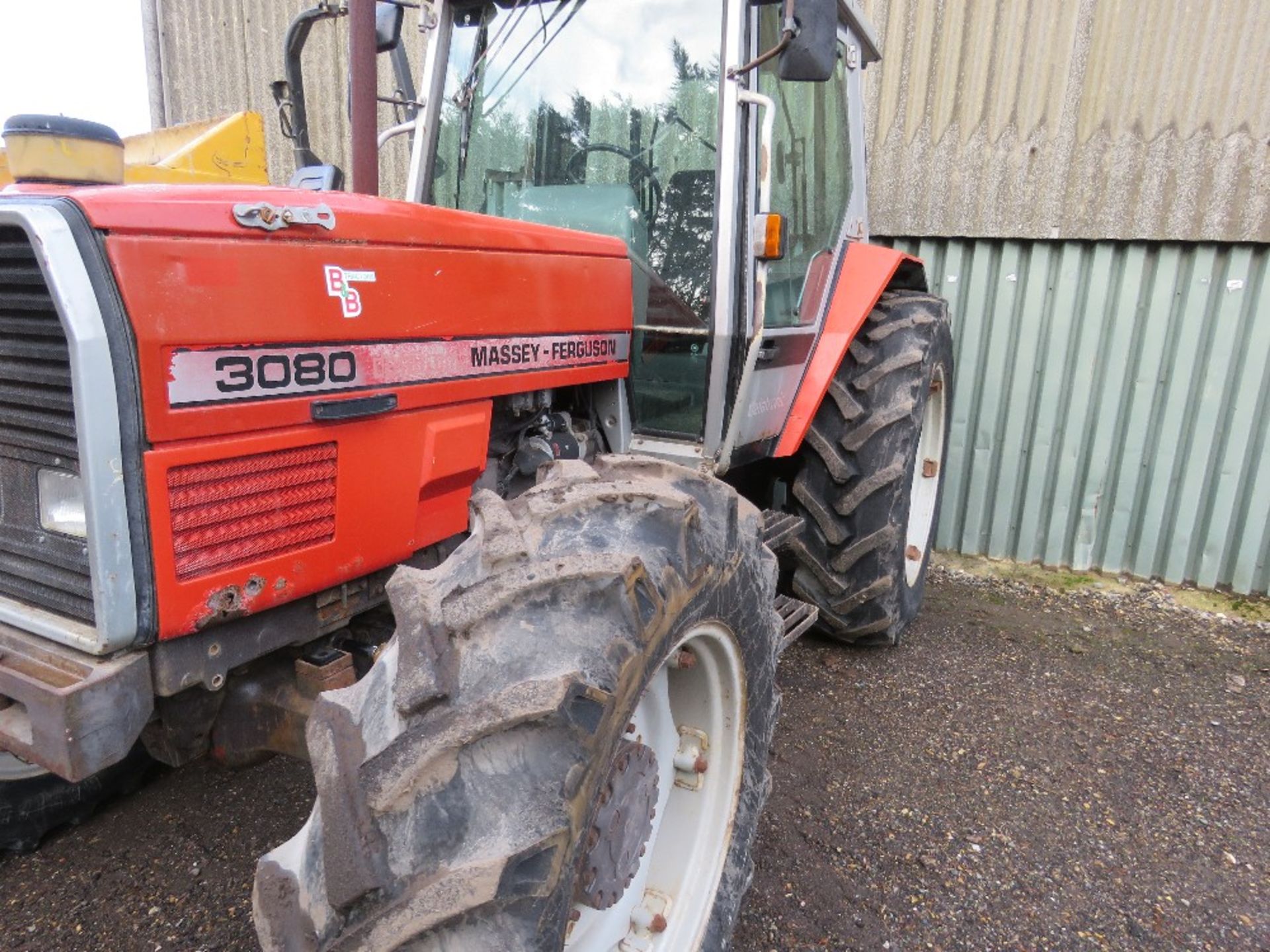 MASSEY FERGUSON 3080 4WD TRACTOR REG:H786 LFA (V5 TO APPLY FOR), 7165 REC HOURS. WHEN TESTED THIS M - Image 2 of 11