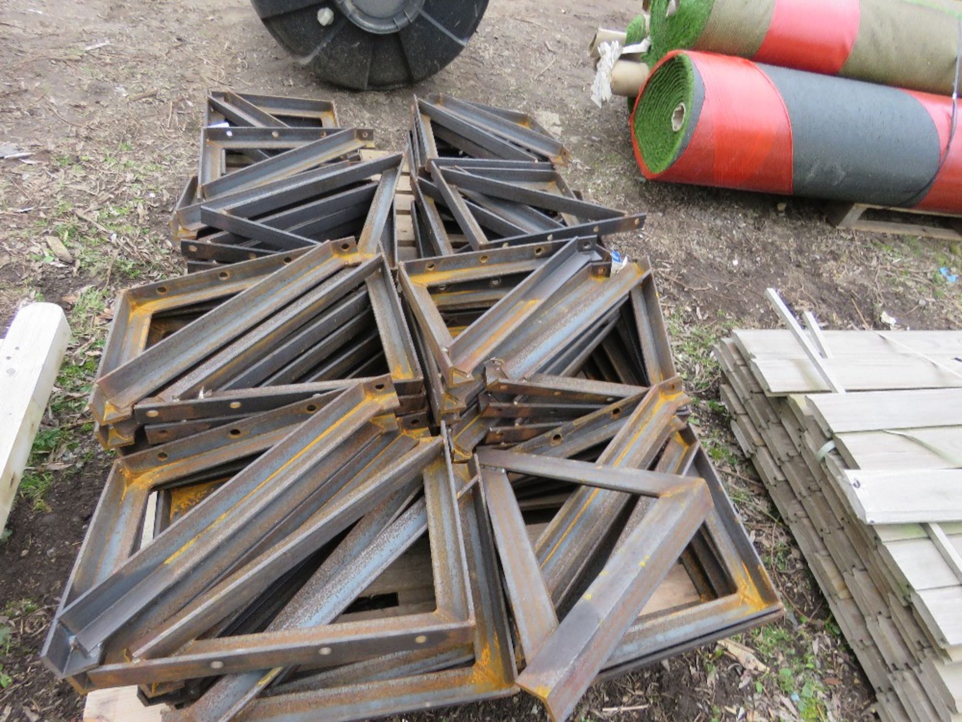 2 X PALLETS OF HEAVY DUTY RIGHT ANGLE BRACKETS. THIS LOT IS SOLD UNDER THE AUCTIONEERS MARGIN SC - Image 5 of 5