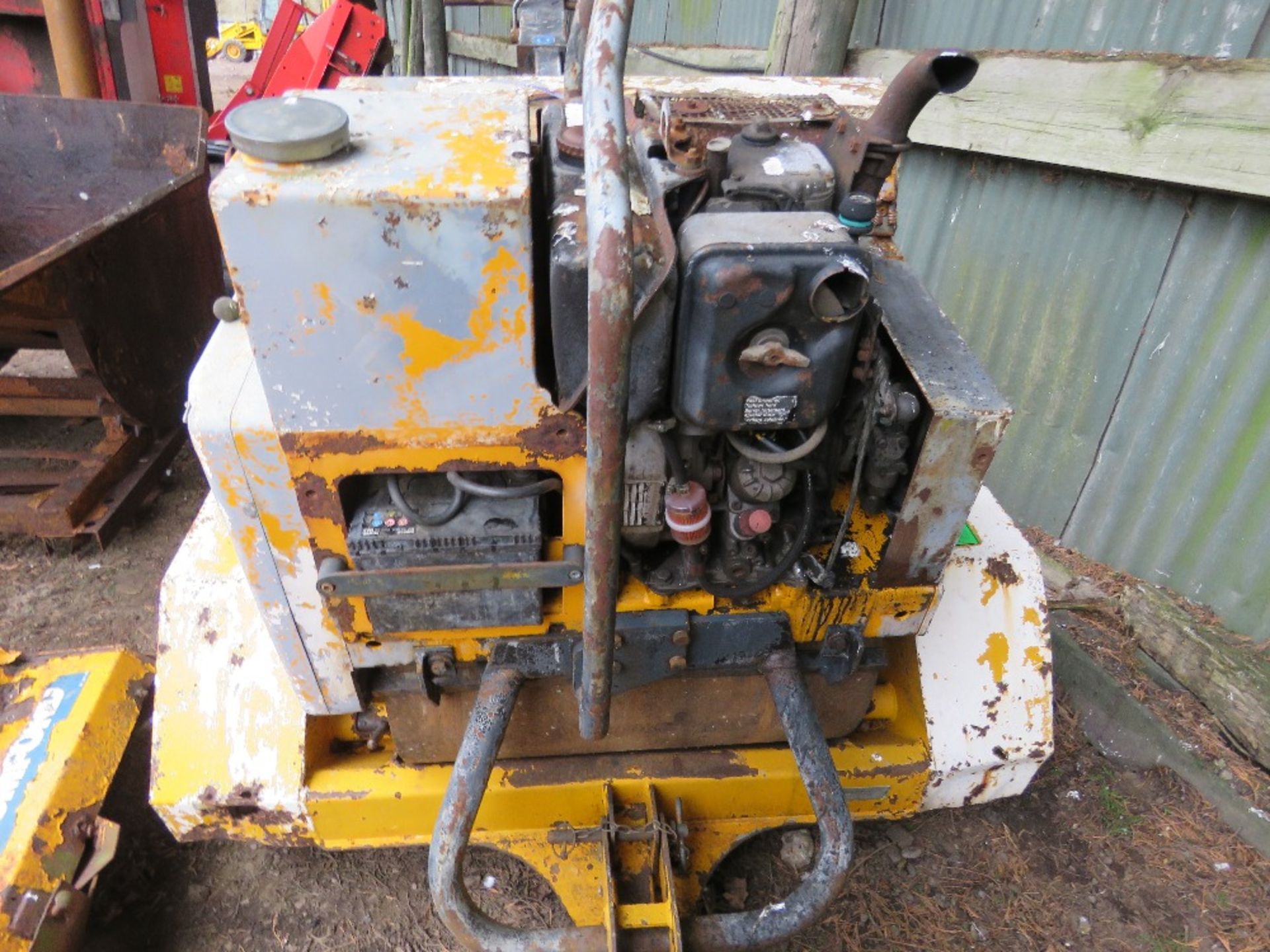 BENFORD MBR71 SINGLE DRUM ROLLER ON A TRAILER. WHEN TESTED WAS SEEN TO DRIVE, AND VIBRATE. NEW BATTE - Image 6 of 8